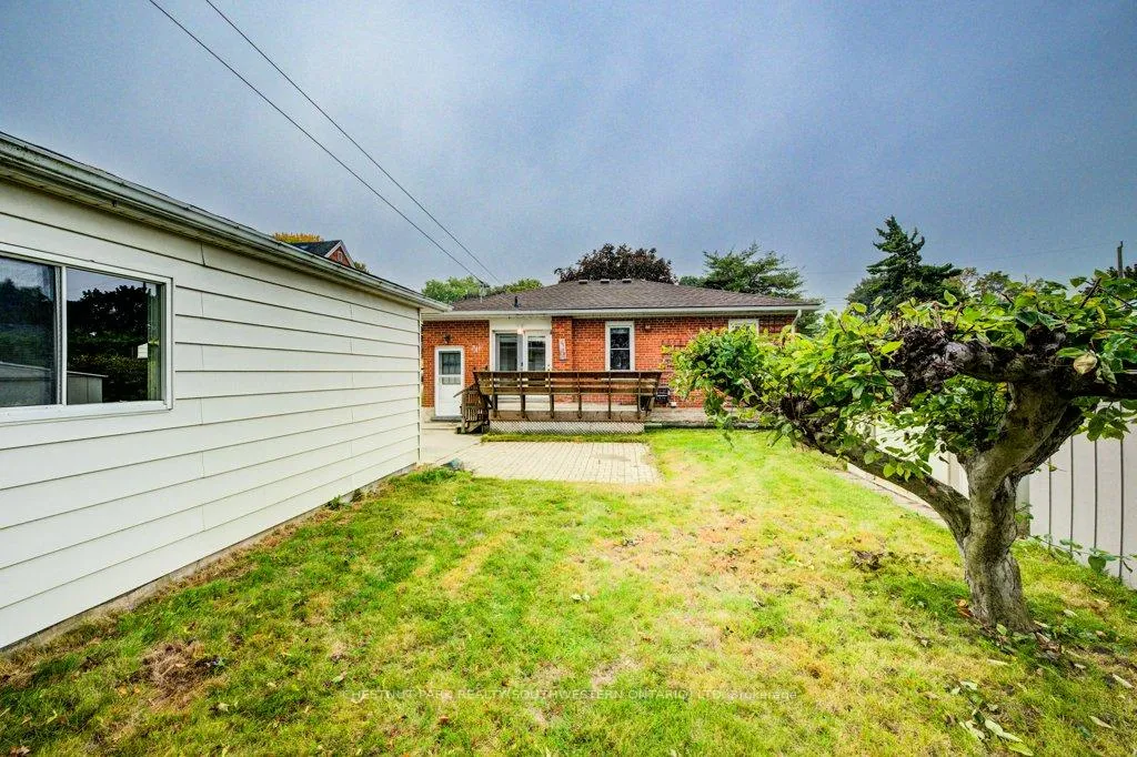 Photo 41 of 492 Ephraim Street, Kitchener — HOMEH
