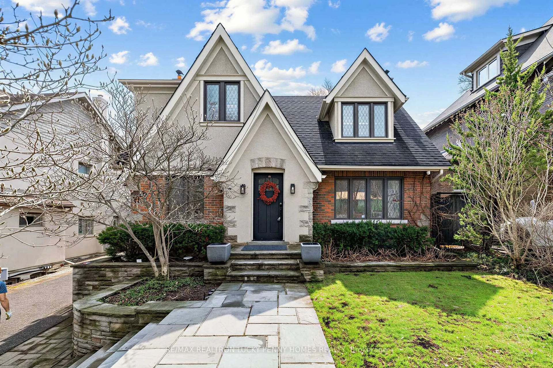 Photo 2 of 25 Cortleigh Boulevard, Toronto, Lawrence Park South — HOMEH