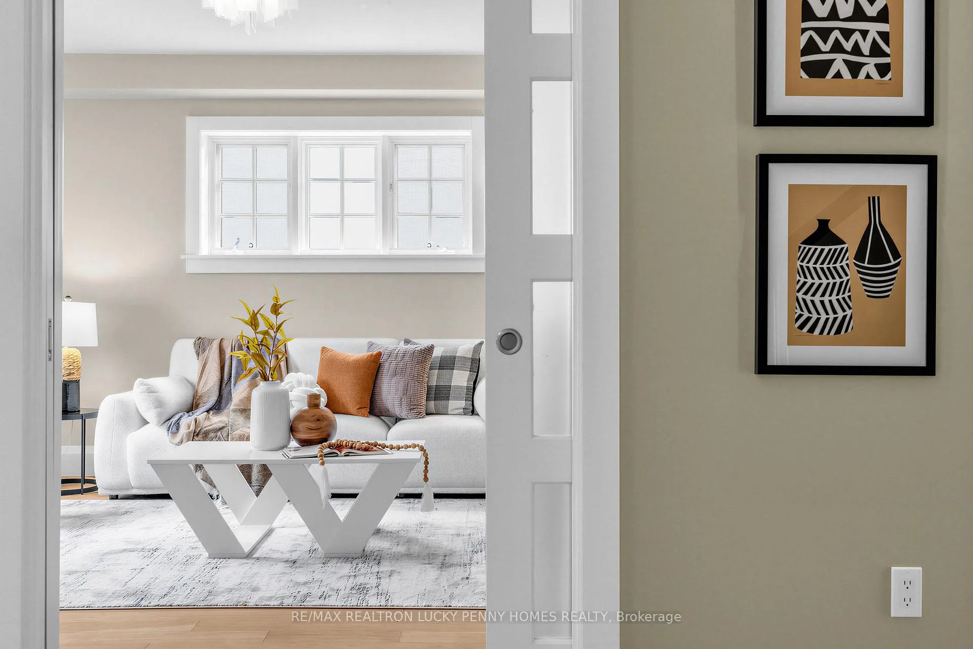 Photo 4 of 25 Cortleigh Boulevard, Toronto, Lawrence Park South — HOMEH