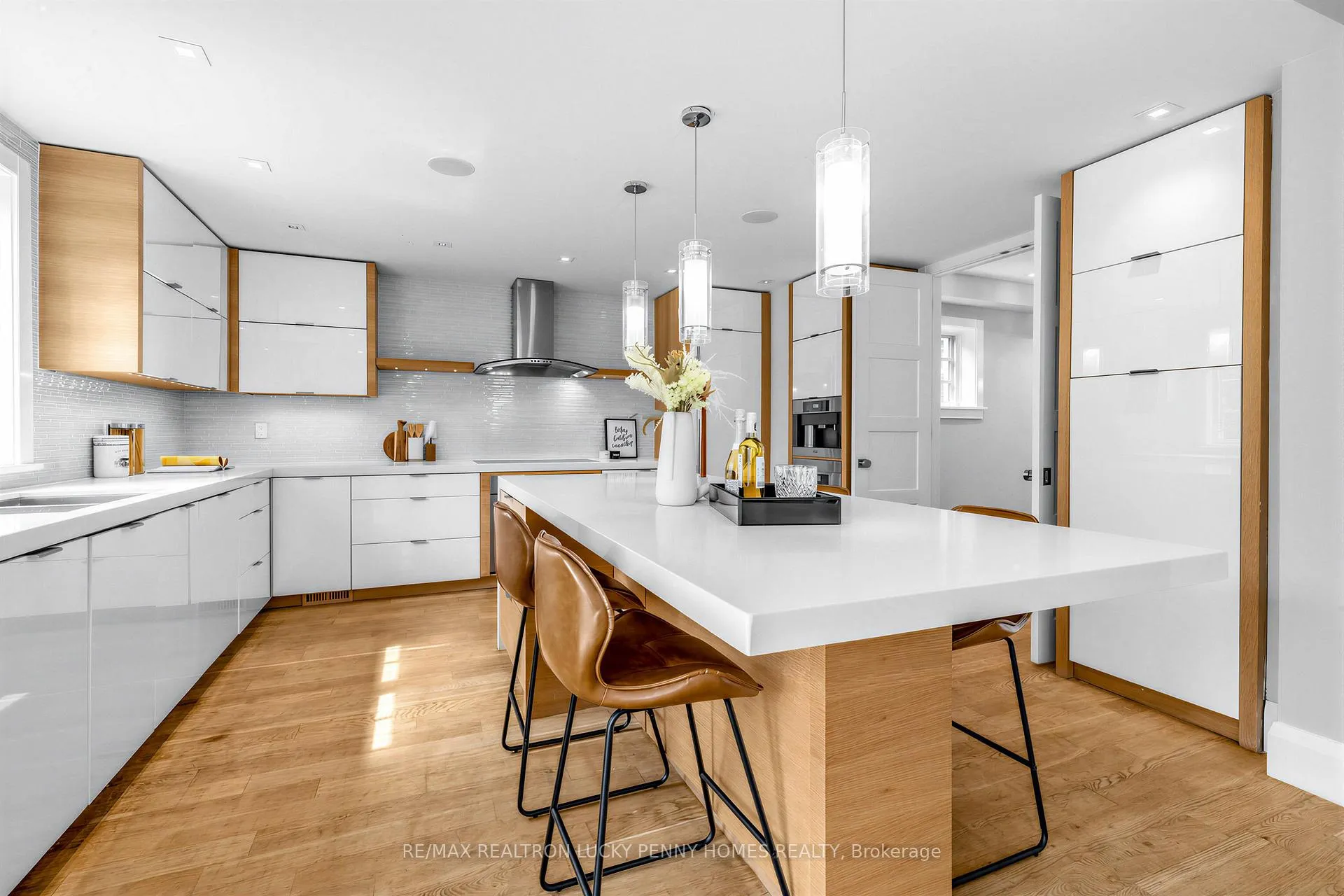 Photo 11 of 25 Cortleigh Boulevard, Toronto, Lawrence Park South — HOMEH