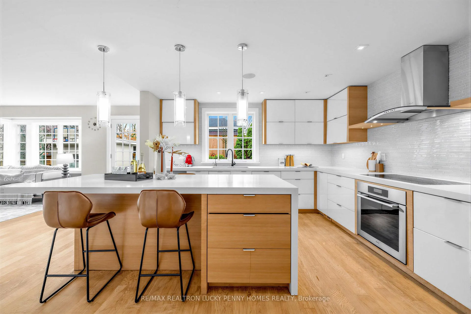 Photo 15 of 25 Cortleigh Boulevard, Toronto, Lawrence Park South — HOMEH