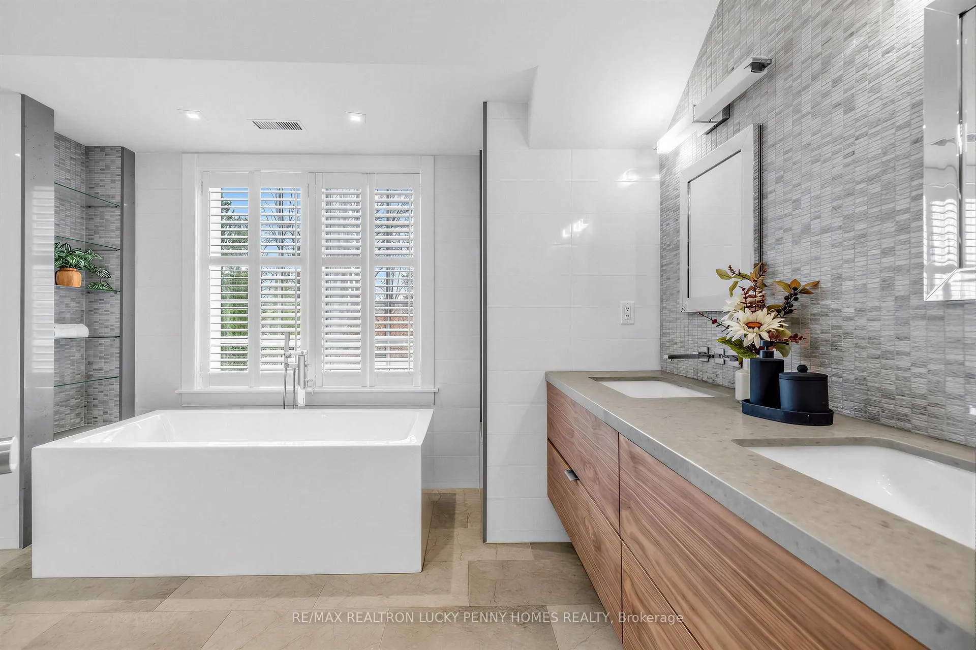 Photo 26 of 25 Cortleigh Boulevard, Toronto, Lawrence Park South — HOMEH