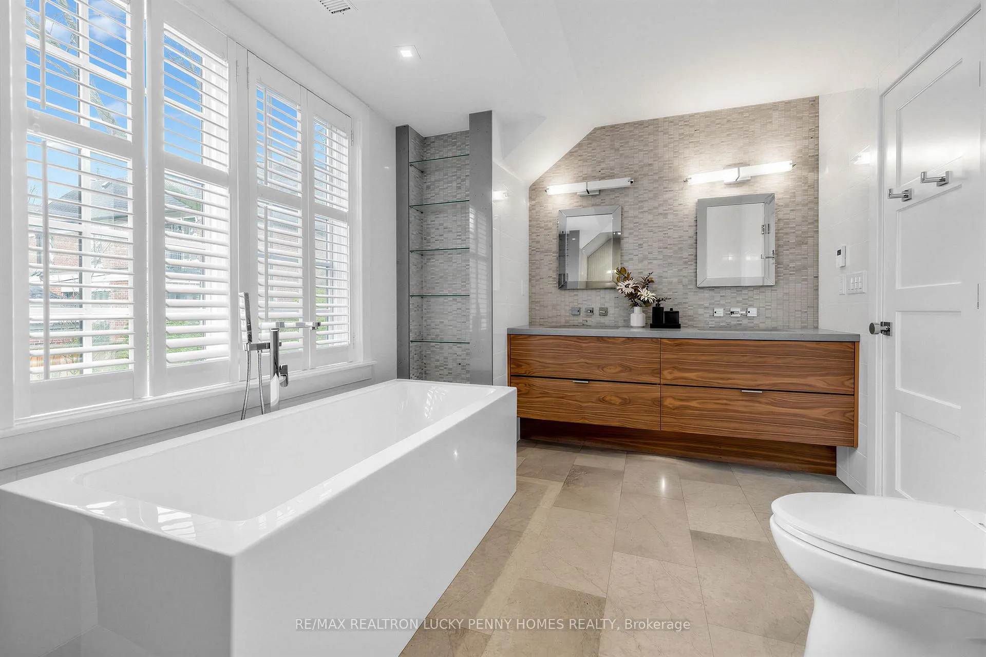 Photo 29 of 25 Cortleigh Boulevard, Toronto, Lawrence Park South — HOMEH