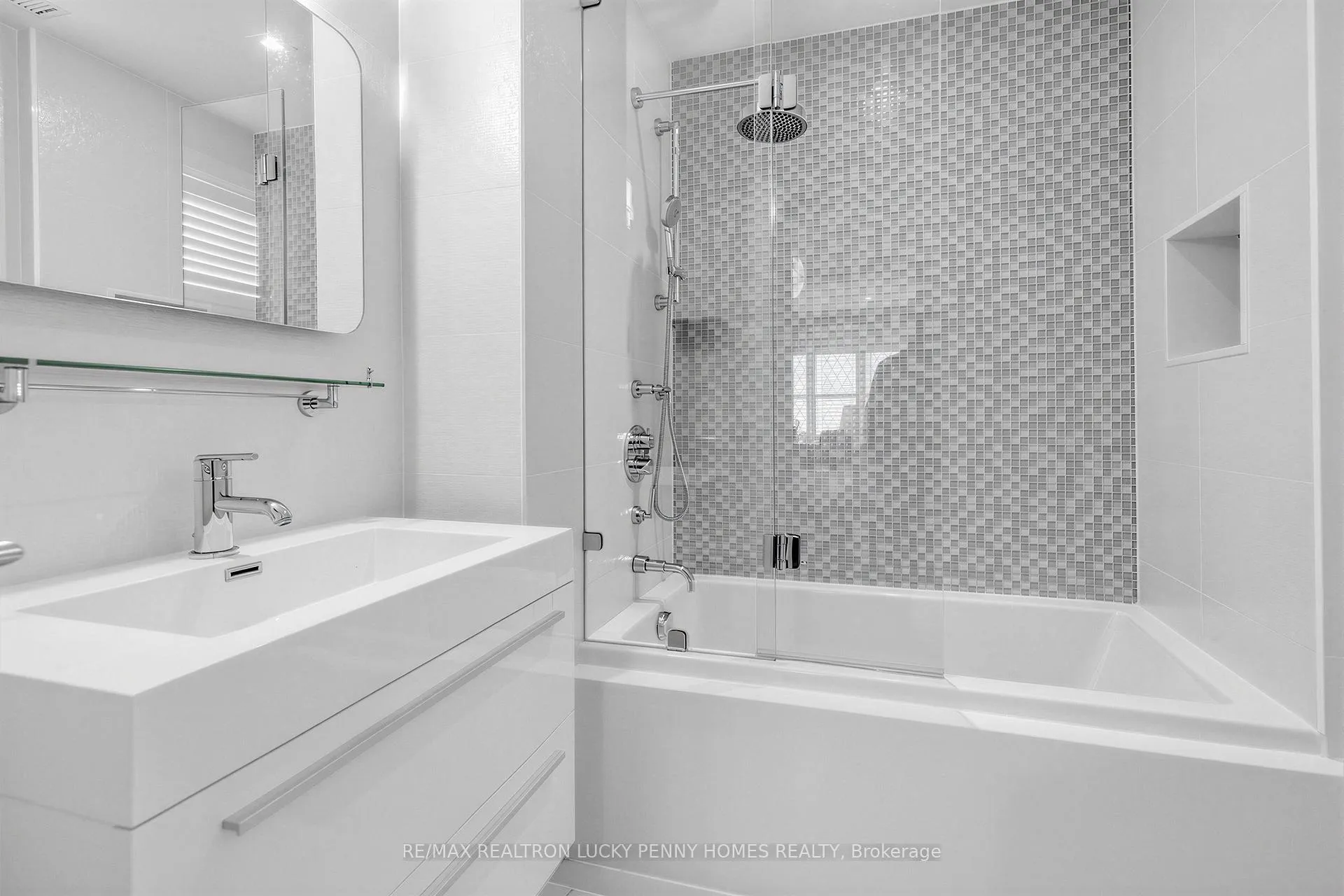 Photo 37 of 25 Cortleigh Boulevard, Toronto, Lawrence Park South — HOMEH