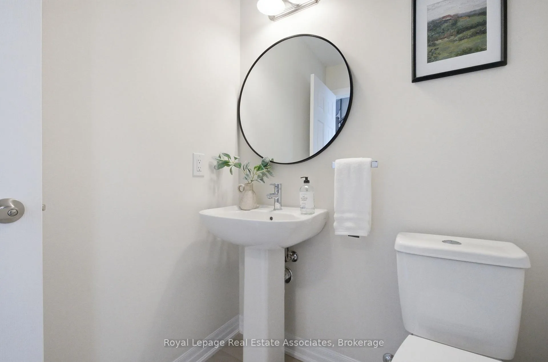 Photo 15 of 103 Northrop Avenue, Clarington, Newcastle — HOMEH