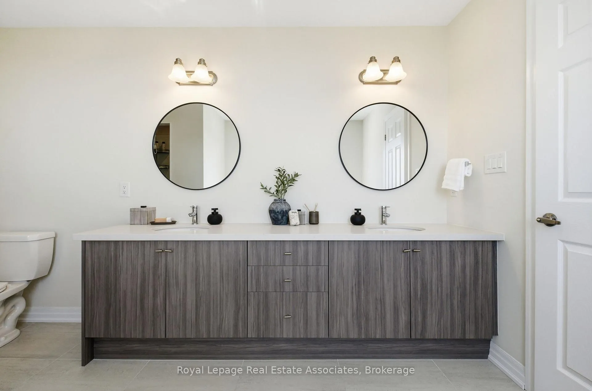 Photo 20 of 103 Northrop Avenue, Clarington, Newcastle — HOMEH