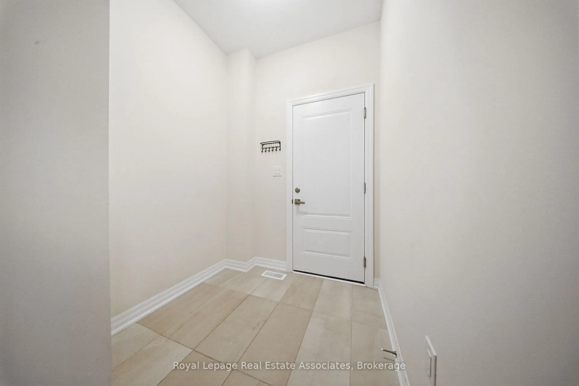 Photo 36 of 103 Northrop Avenue, Clarington, Newcastle — HOMEH