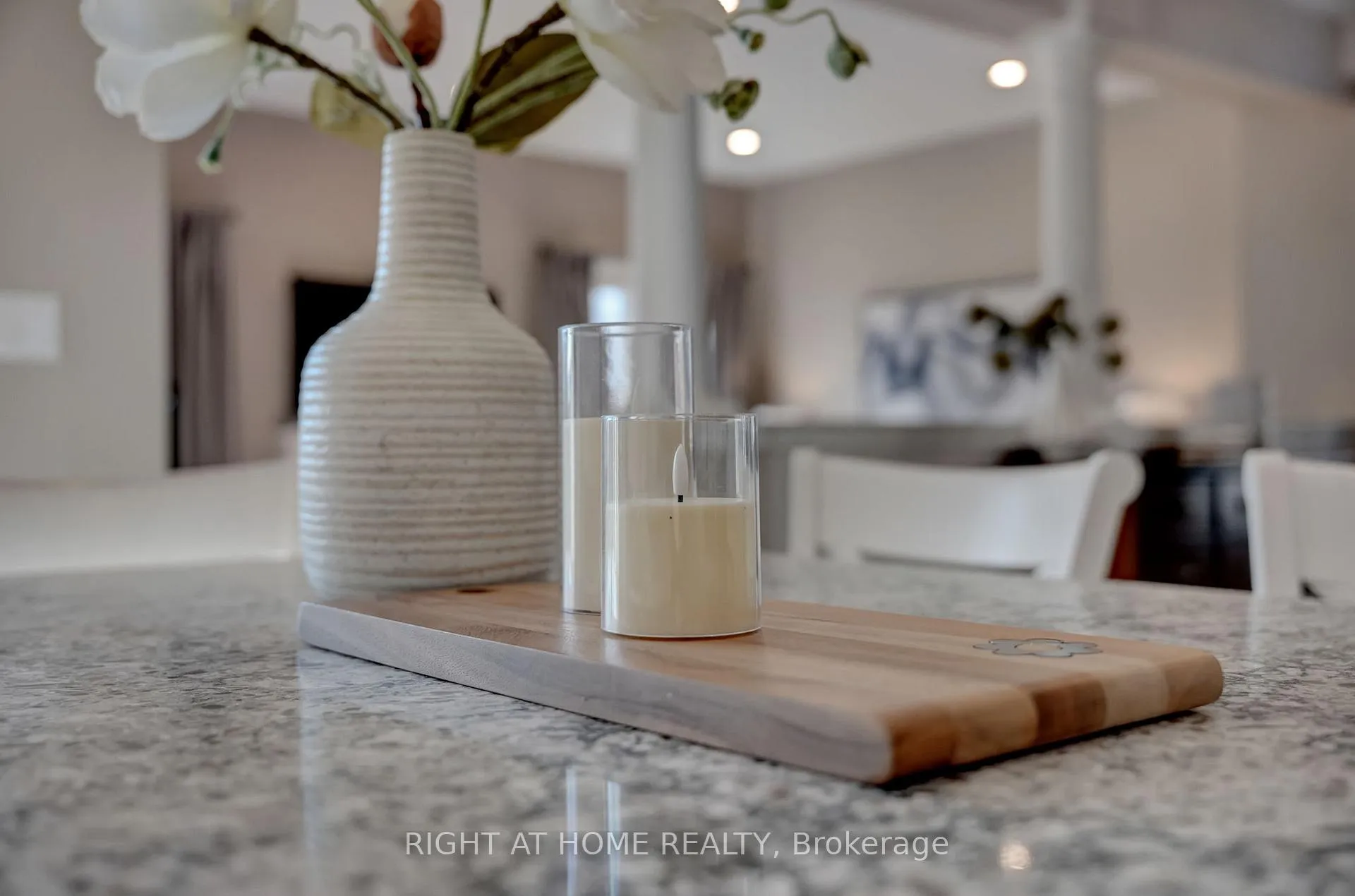 Photo 12 of 119 Mildenhall Place, Whitby, Brooklin — HOMEH