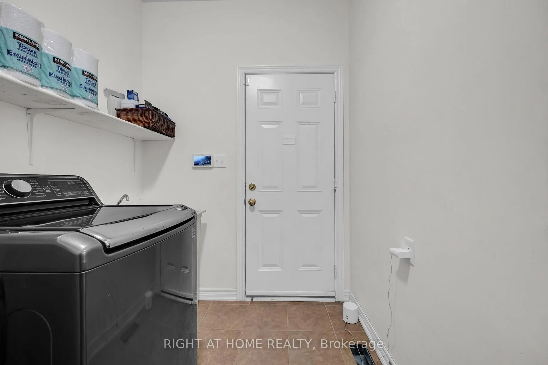 Photo 24 of 119 Mildenhall Place, Whitby, Brooklin — HOMEH
