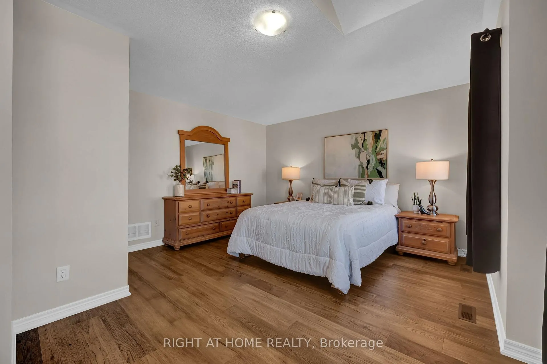 Photo 31 of 119 Mildenhall Place, Whitby, Brooklin — HOMEH