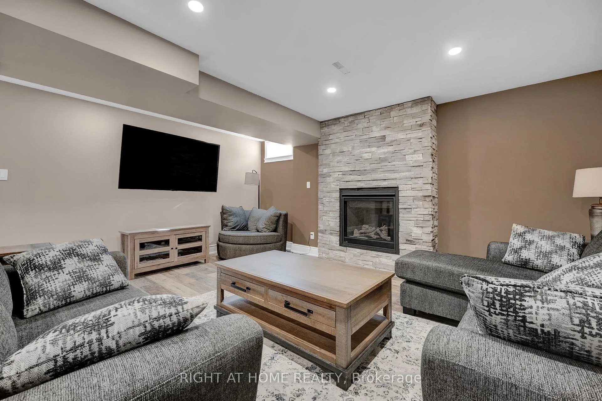 Photo 39 of 119 Mildenhall Place, Whitby, Brooklin — HOMEH