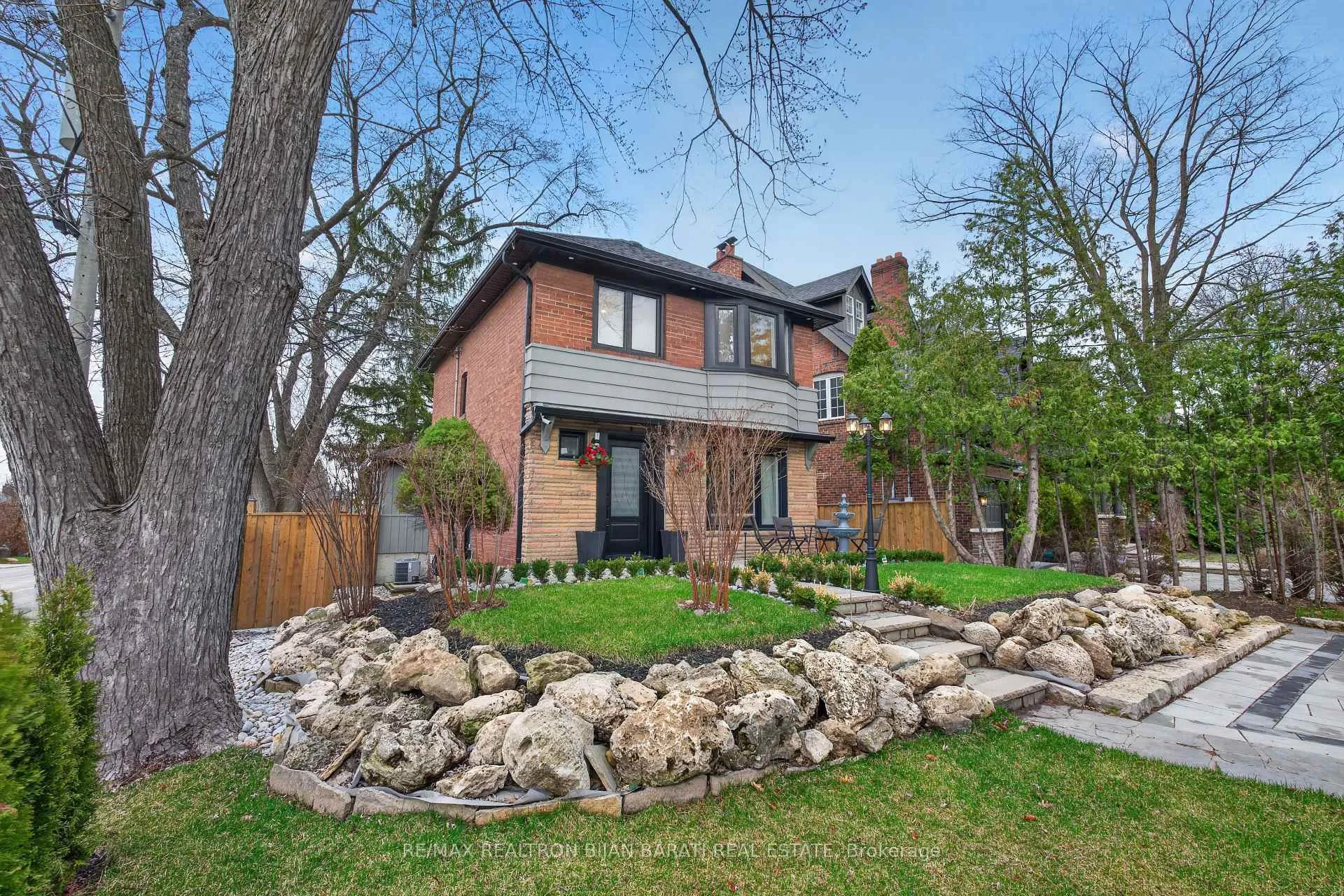 Photo 2 of 1 Wanless Crescent, Toronto, Lawrence Park South — HOMEH