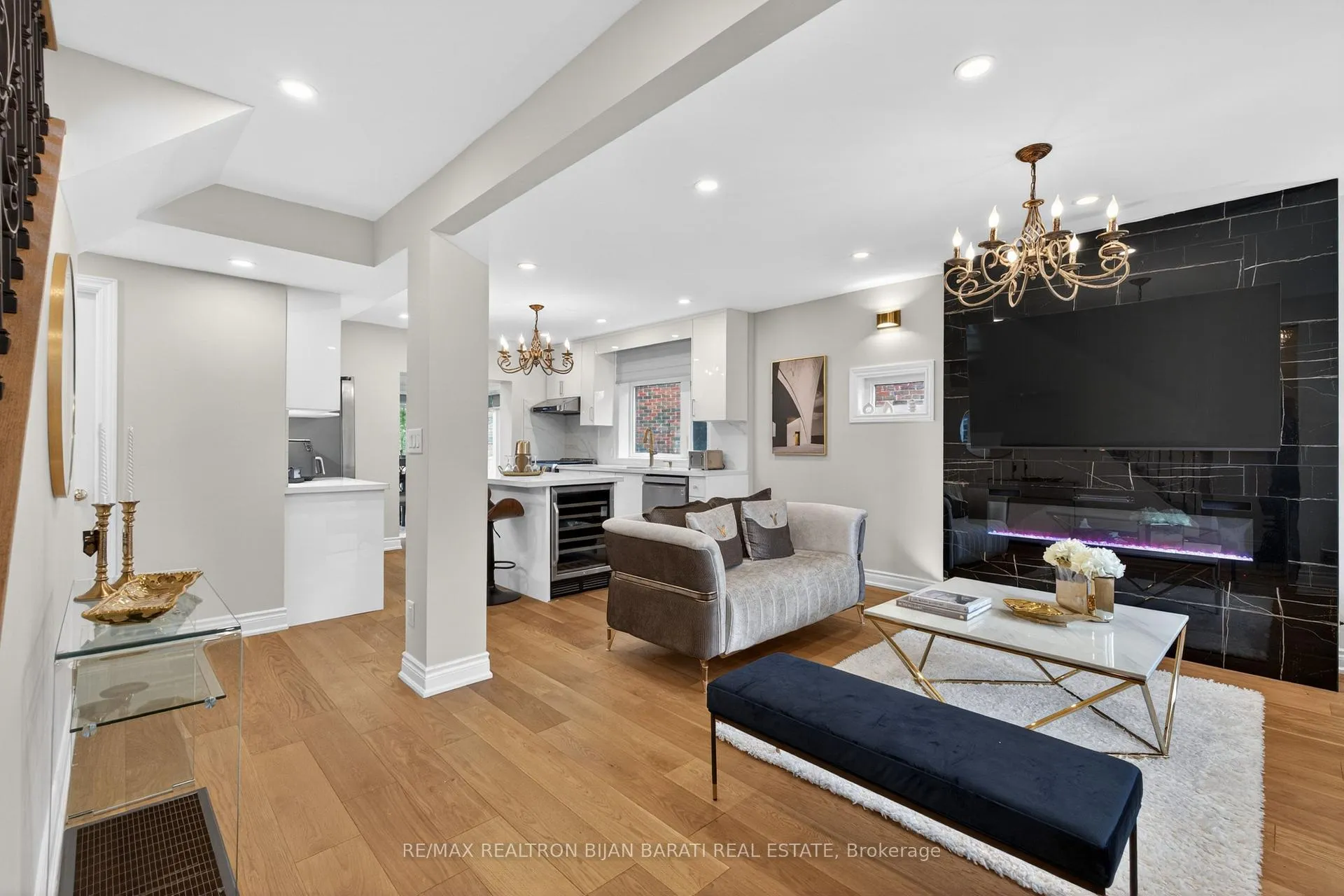 Photo 4 of 1 Wanless Crescent, Toronto, Lawrence Park South — HOMEH