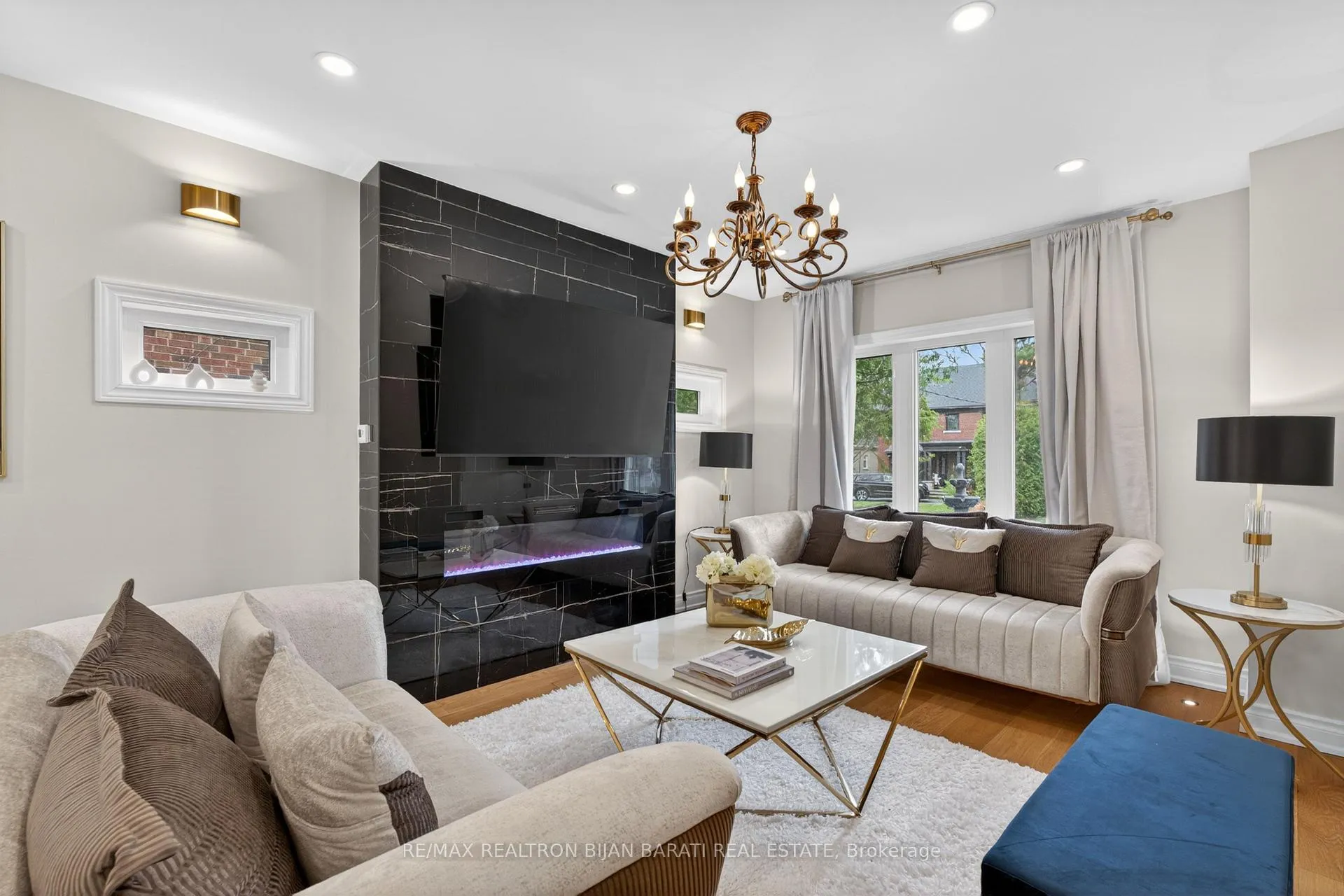Photo 5 of 1 Wanless Crescent, Toronto, Lawrence Park South — HOMEH