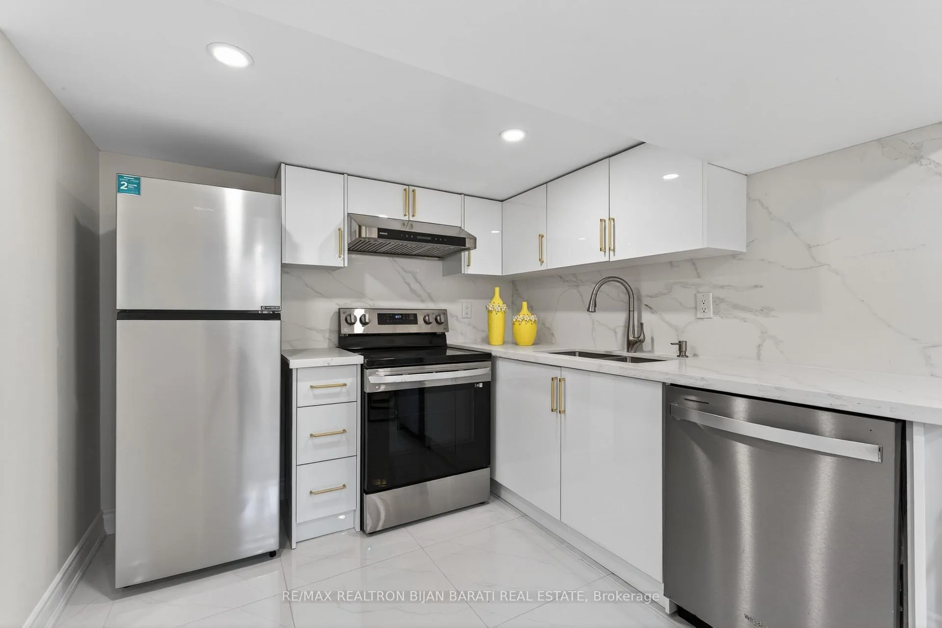 Photo 33 of 1 Wanless Crescent, Toronto, Lawrence Park South — HOMEH