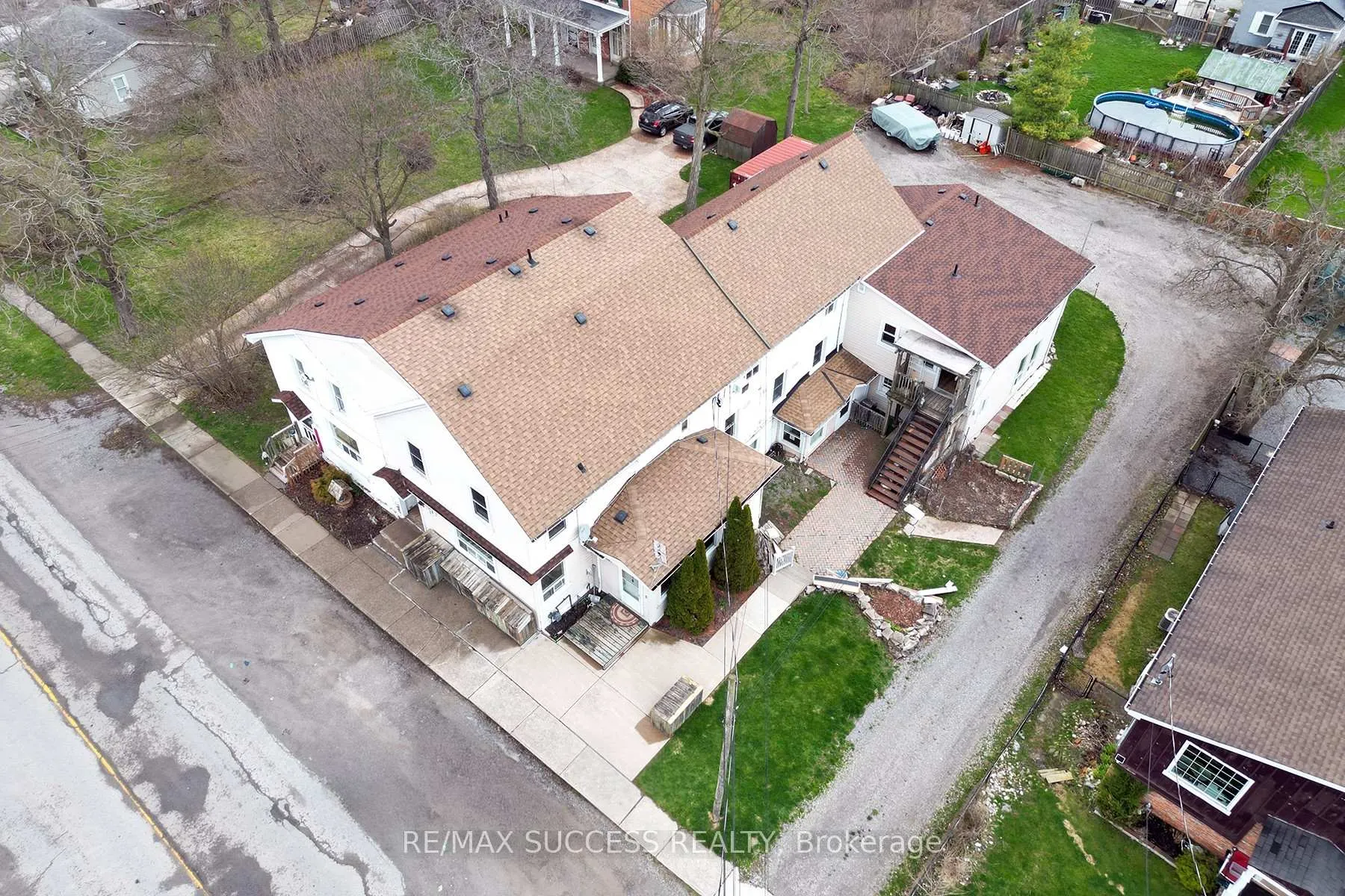 Photo 6 of 22 & 24 River Street, Thorold, Port Robinson — HOMEH