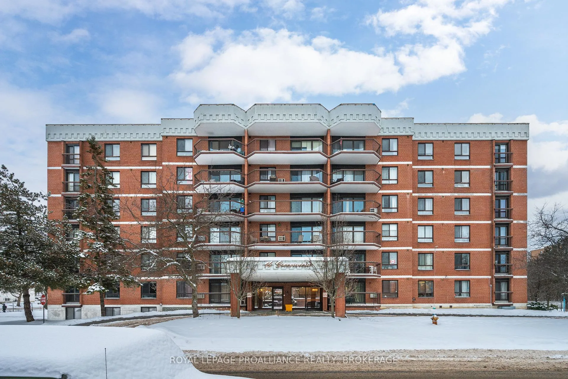 Front of Unit 505, 14 Greenview Drive