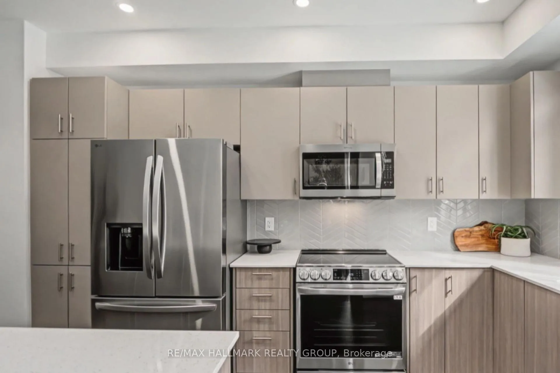 Photo 4 of 1126 Spoor Street, Ottawa, Kanata - Rural Kanata (Central) — HOMEH