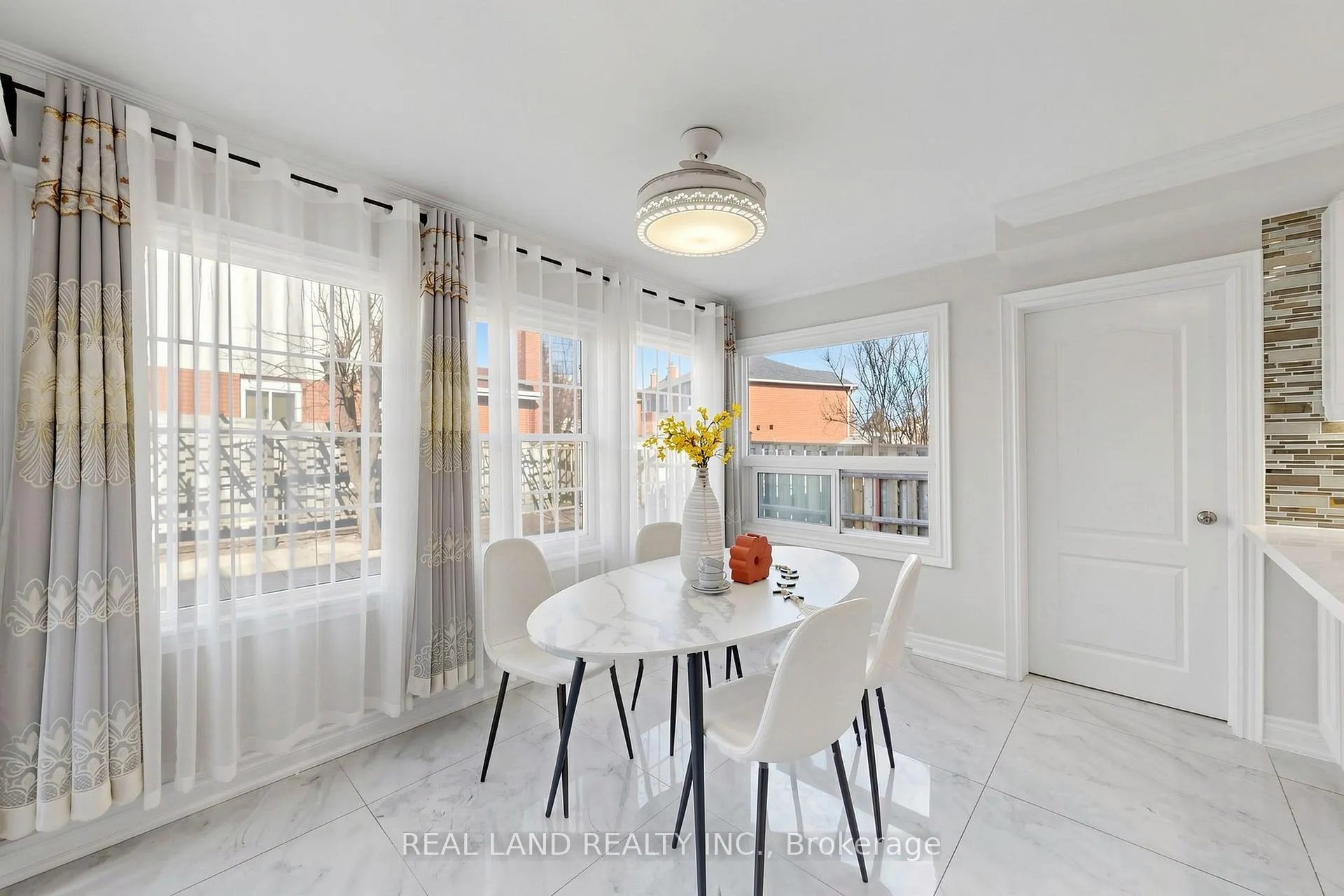 Photo 13 of 36 Boxdene Avenue, Scarborough, Milliken — HOMEH