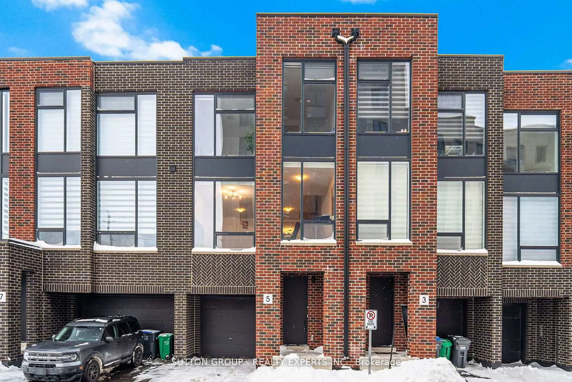 Front of 5 Taylor Court