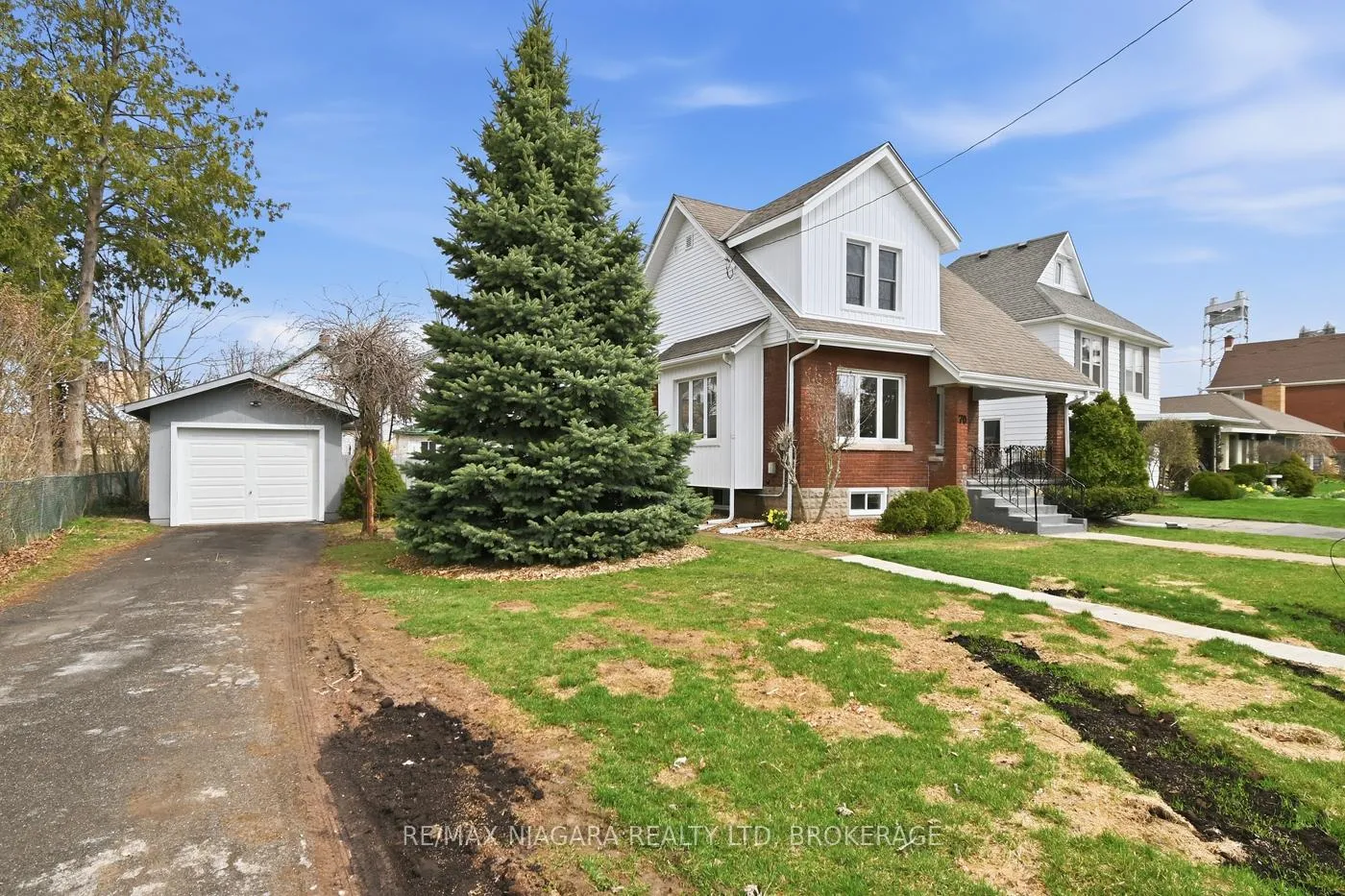 Photo 2 of 70 Bald Street, Welland, Broadway — HOMEH