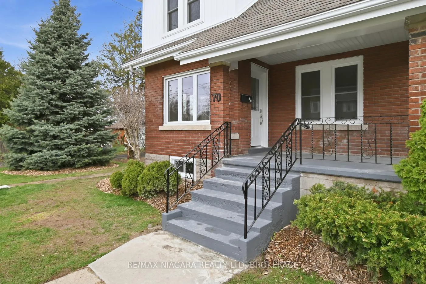 Photo 3 of 70 Bald Street, Welland, Broadway — HOMEH