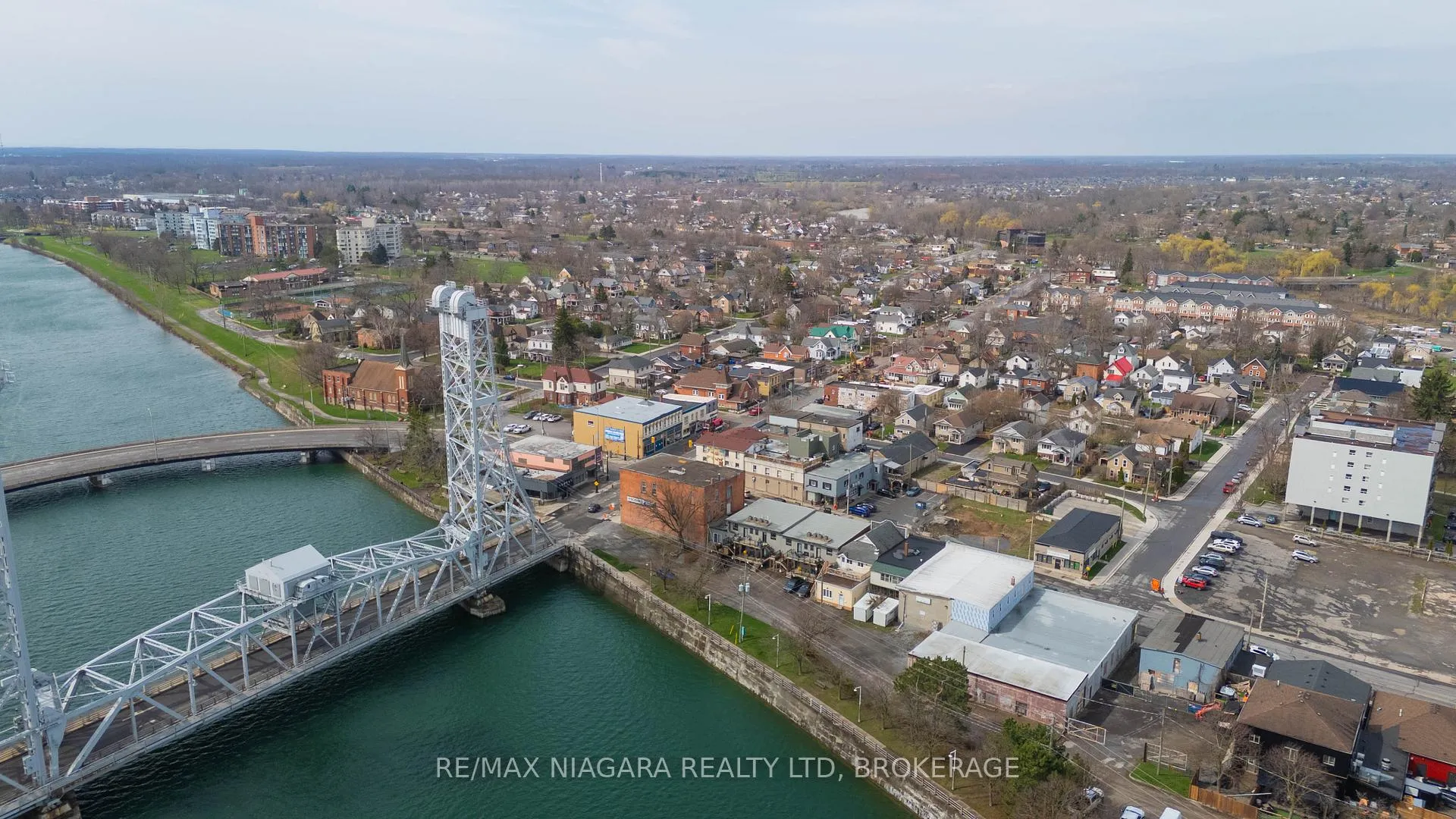 Photo 13 of 70 Bald Street, Welland, Broadway — HOMEH