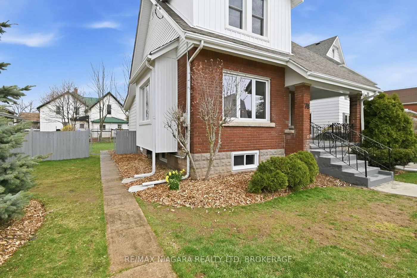 Photo 40 of 70 Bald Street, Welland, Broadway — HOMEH
