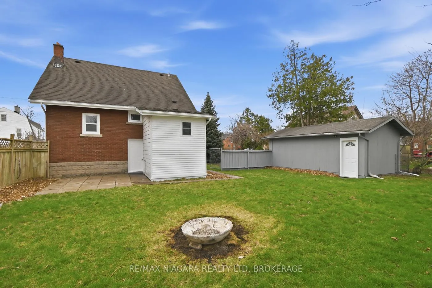 Photo 44 of 70 Bald Street, Welland, Broadway — HOMEH