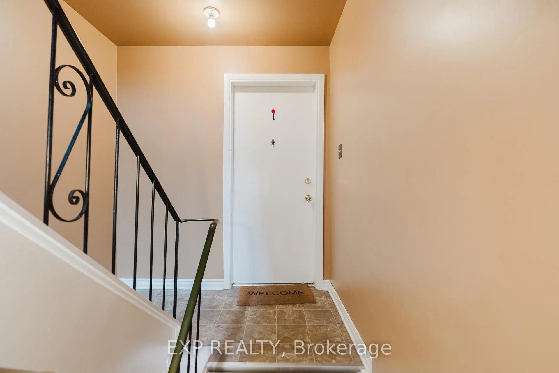 Photo 3 of 847 Pinewood Crescent, Ottawa, Queensway Terrace North — HOMEH