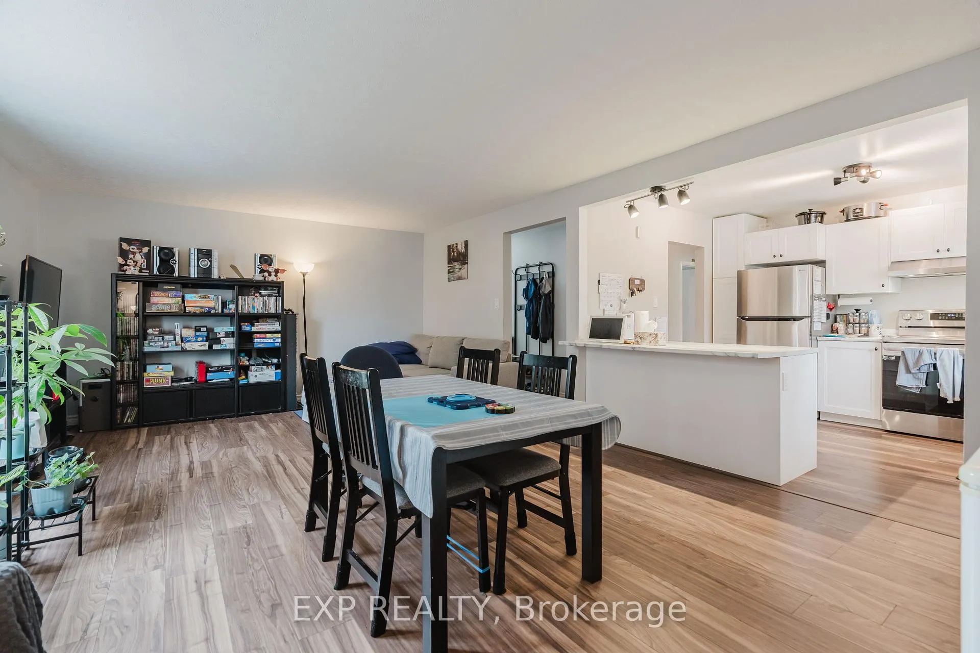 Photo 15 of 847 Pinewood Crescent, Ottawa, Queensway Terrace North — HOMEH