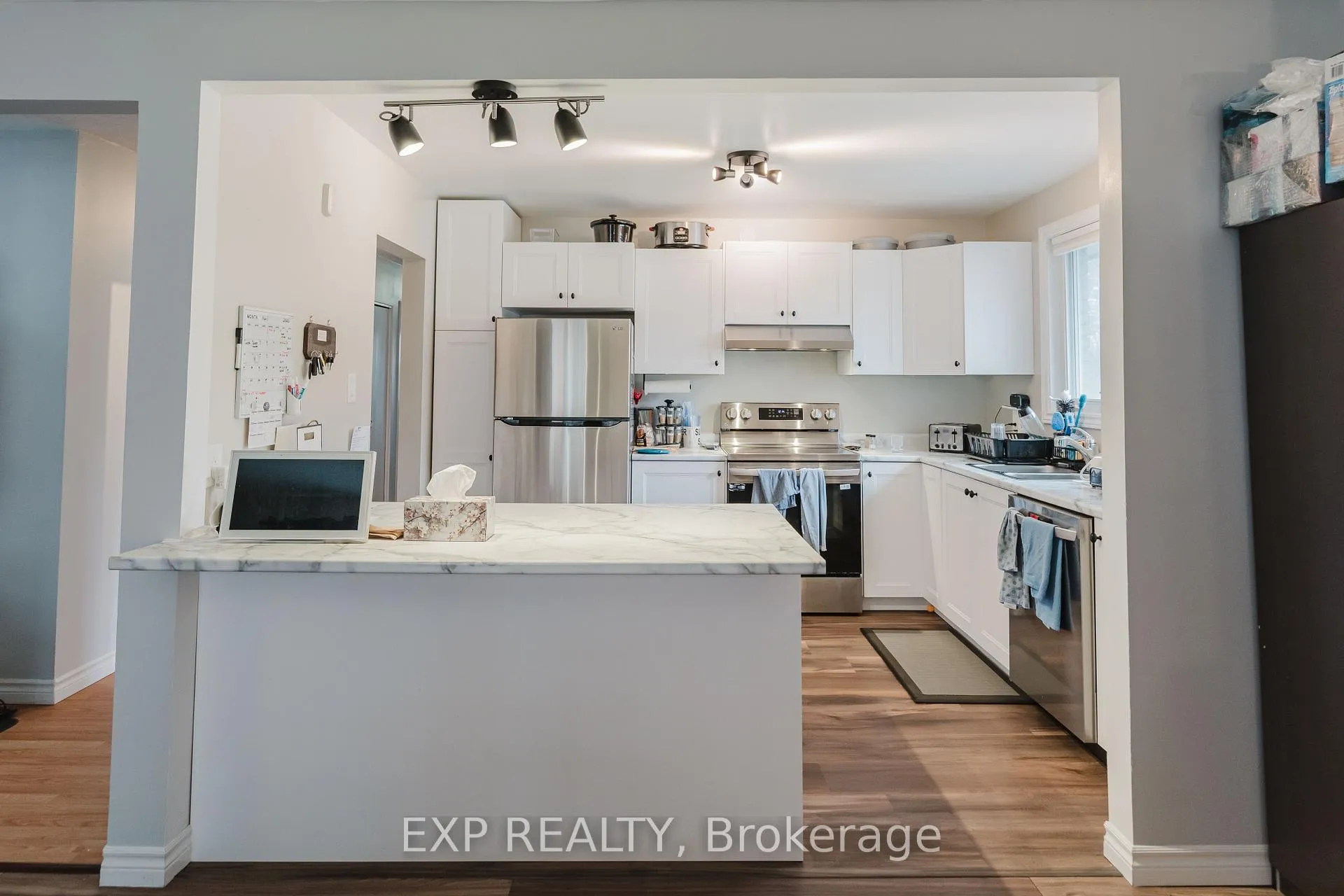 Photo 16 of 847 Pinewood Crescent, Ottawa, Queensway Terrace North — HOMEH
