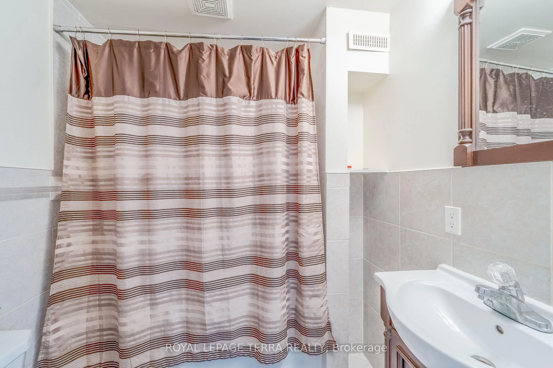Photo 40 of 15 Heaver Drive, Whitby, Pringle Creek — HOMEH
