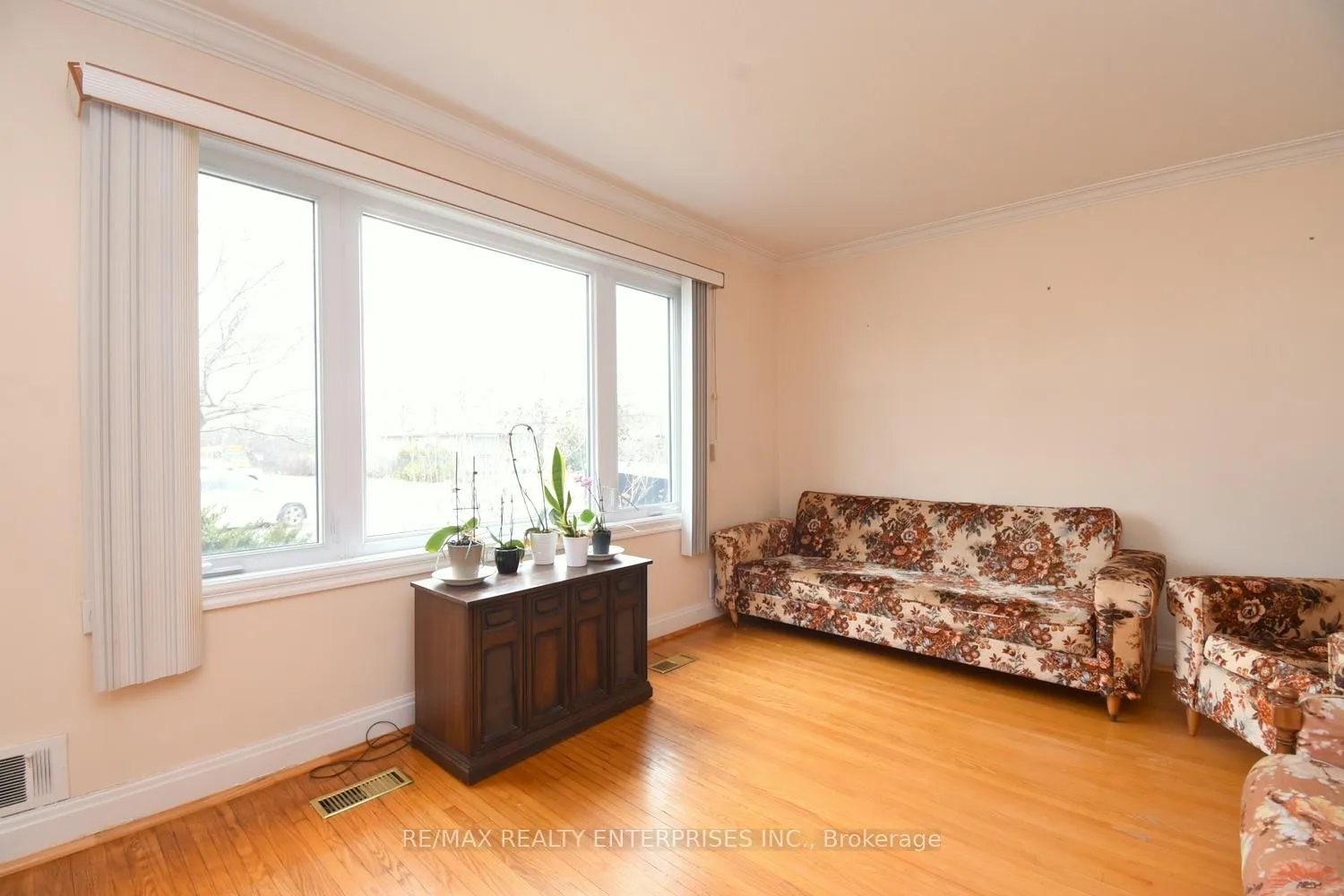 Photo 4 of 65 Hadrian Drive, Etobicoke, Elms-Old Rexdale — HOMEH