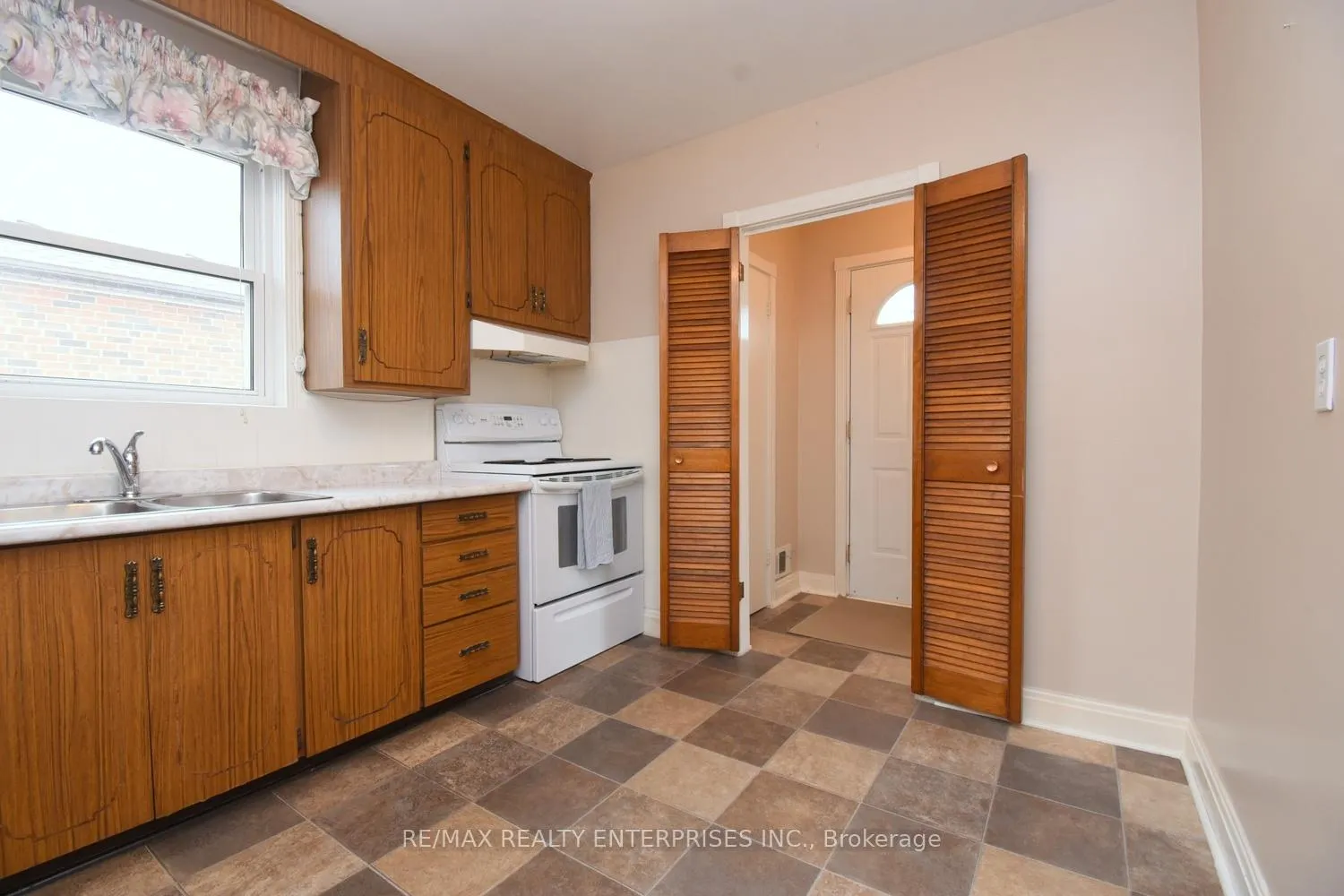 Photo 8 of 65 Hadrian Drive, Etobicoke, Elms-Old Rexdale — HOMEH