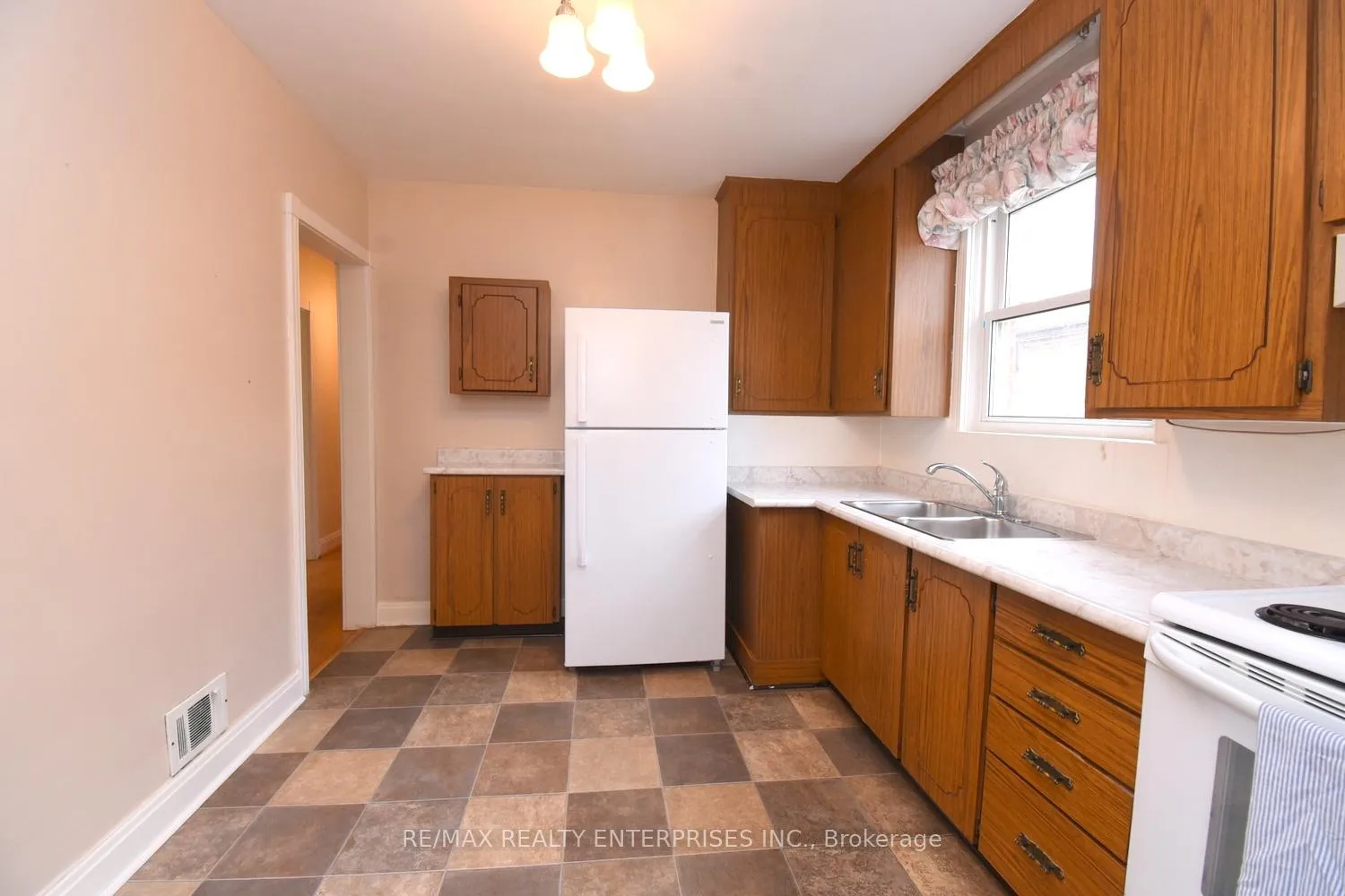 Photo 10 of 65 Hadrian Drive, Etobicoke, Elms-Old Rexdale — HOMEH