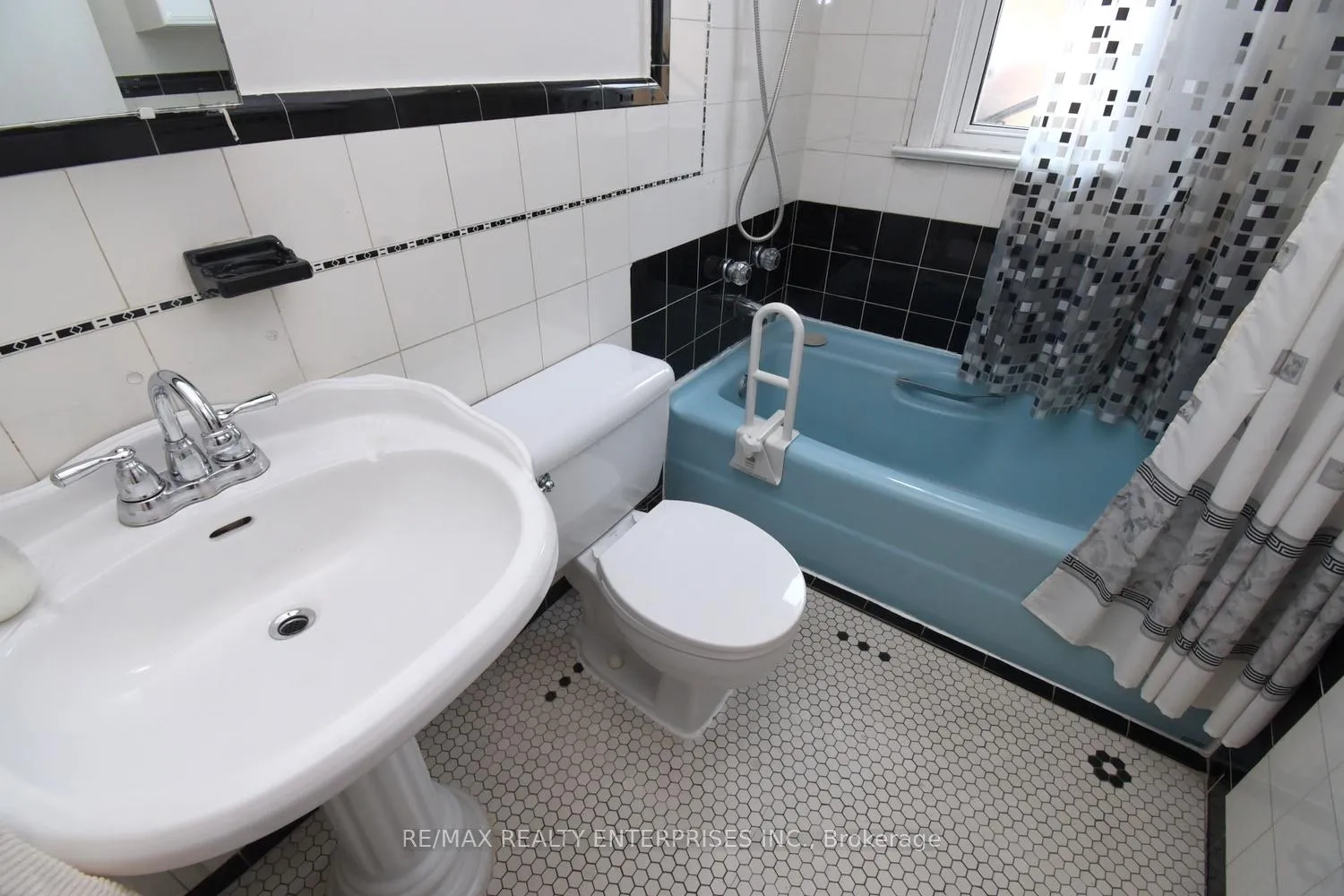 Photo 20 of 65 Hadrian Drive, Etobicoke, Elms-Old Rexdale — HOMEH