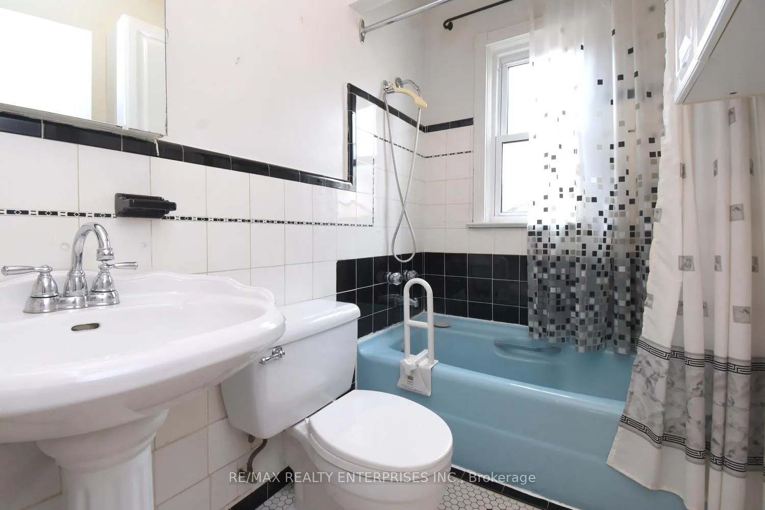 Photo 21 of 65 Hadrian Drive, Etobicoke, Elms-Old Rexdale — HOMEH