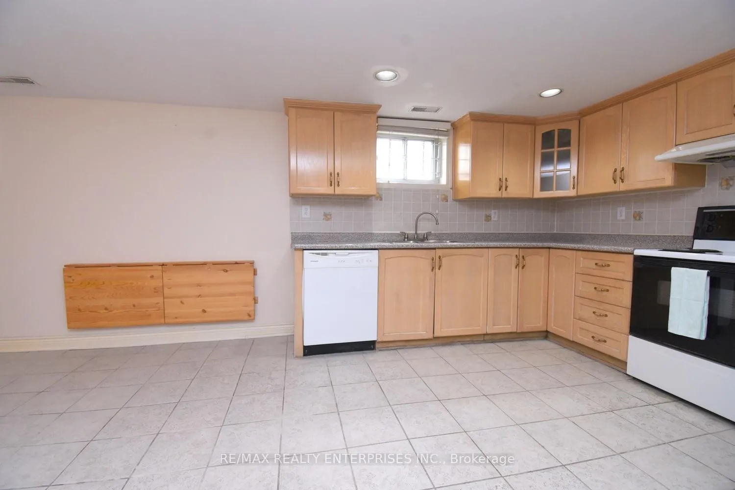 Photo 25 of 65 Hadrian Drive, Etobicoke, Elms-Old Rexdale — HOMEH