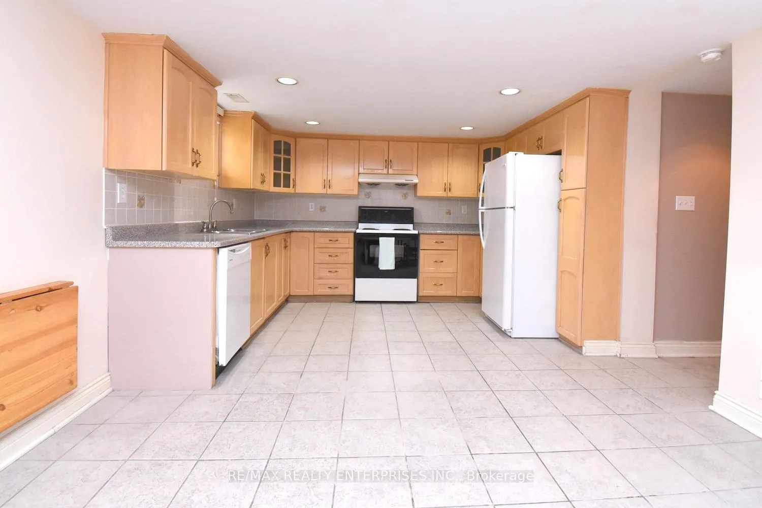 Photo 27 of 65 Hadrian Drive, Etobicoke, Elms-Old Rexdale — HOMEH