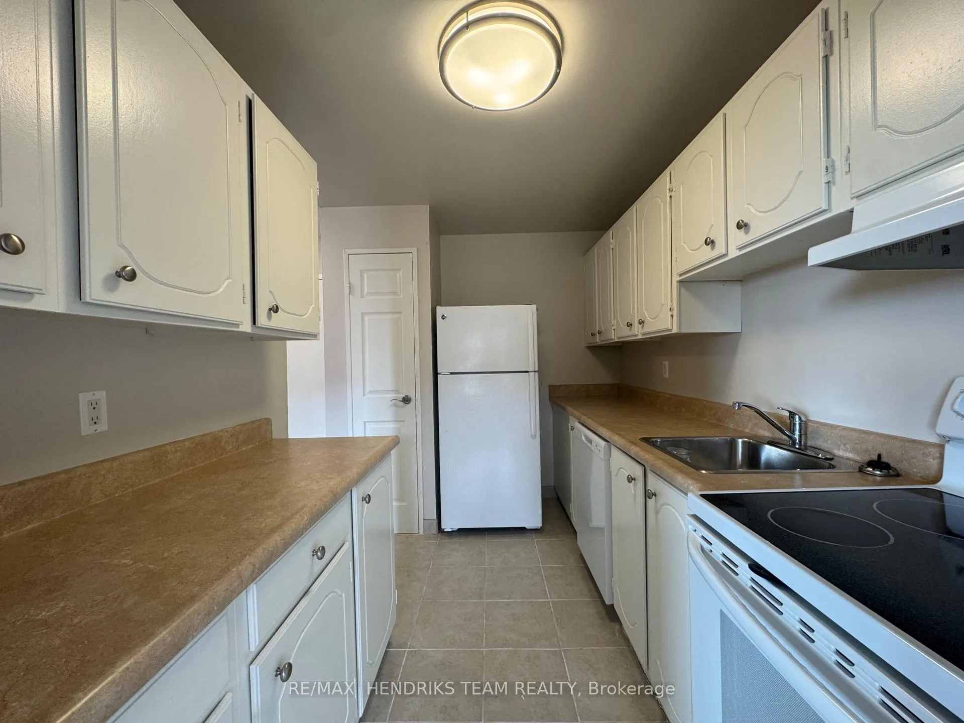 Photo 3 of Unit 803, 610 Lake Street, St. Catharines, Lakeport — HOMEH