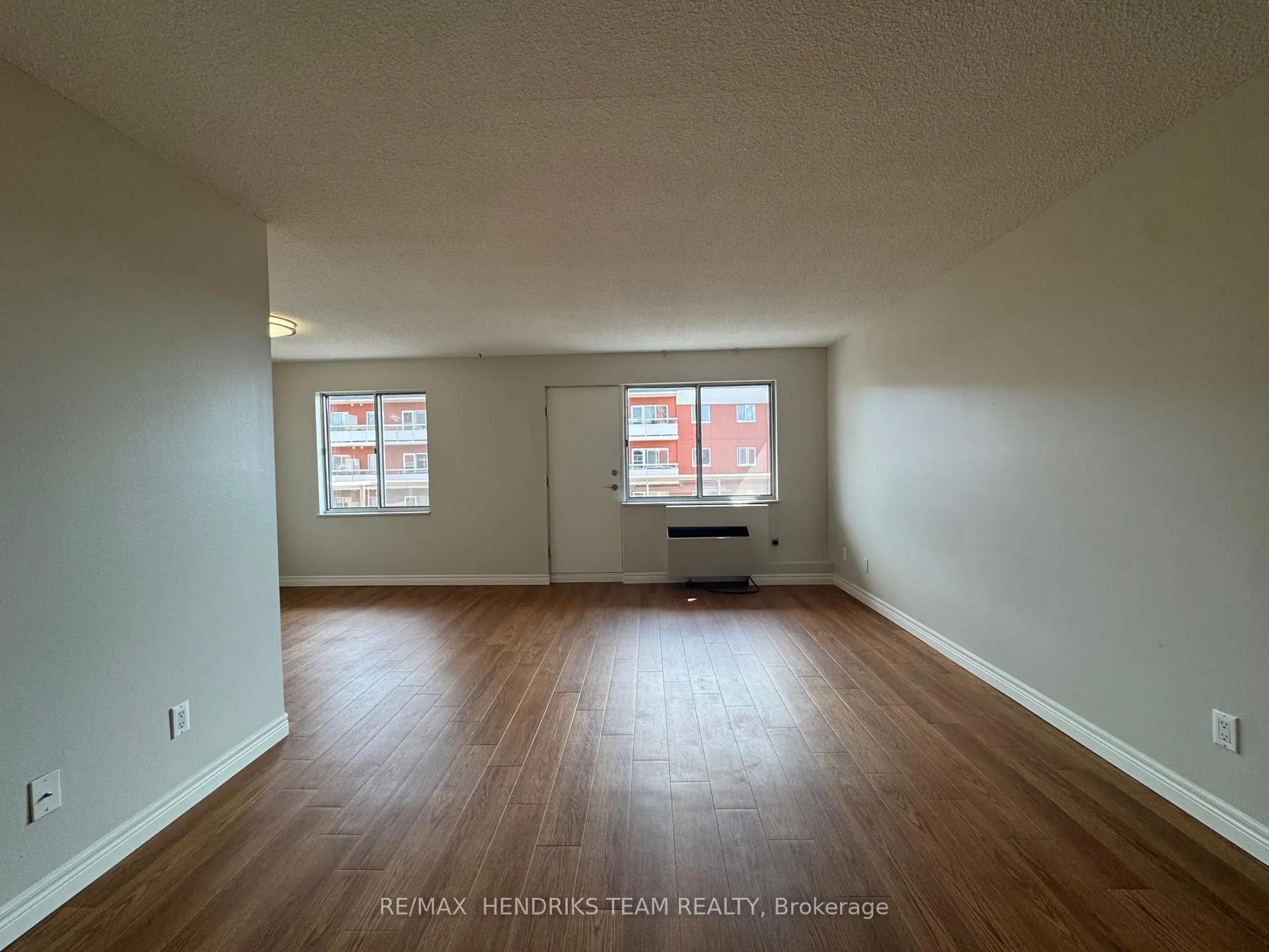 Photo 5 of Unit 803, 610 Lake Street, St. Catharines, Lakeport — HOMEH