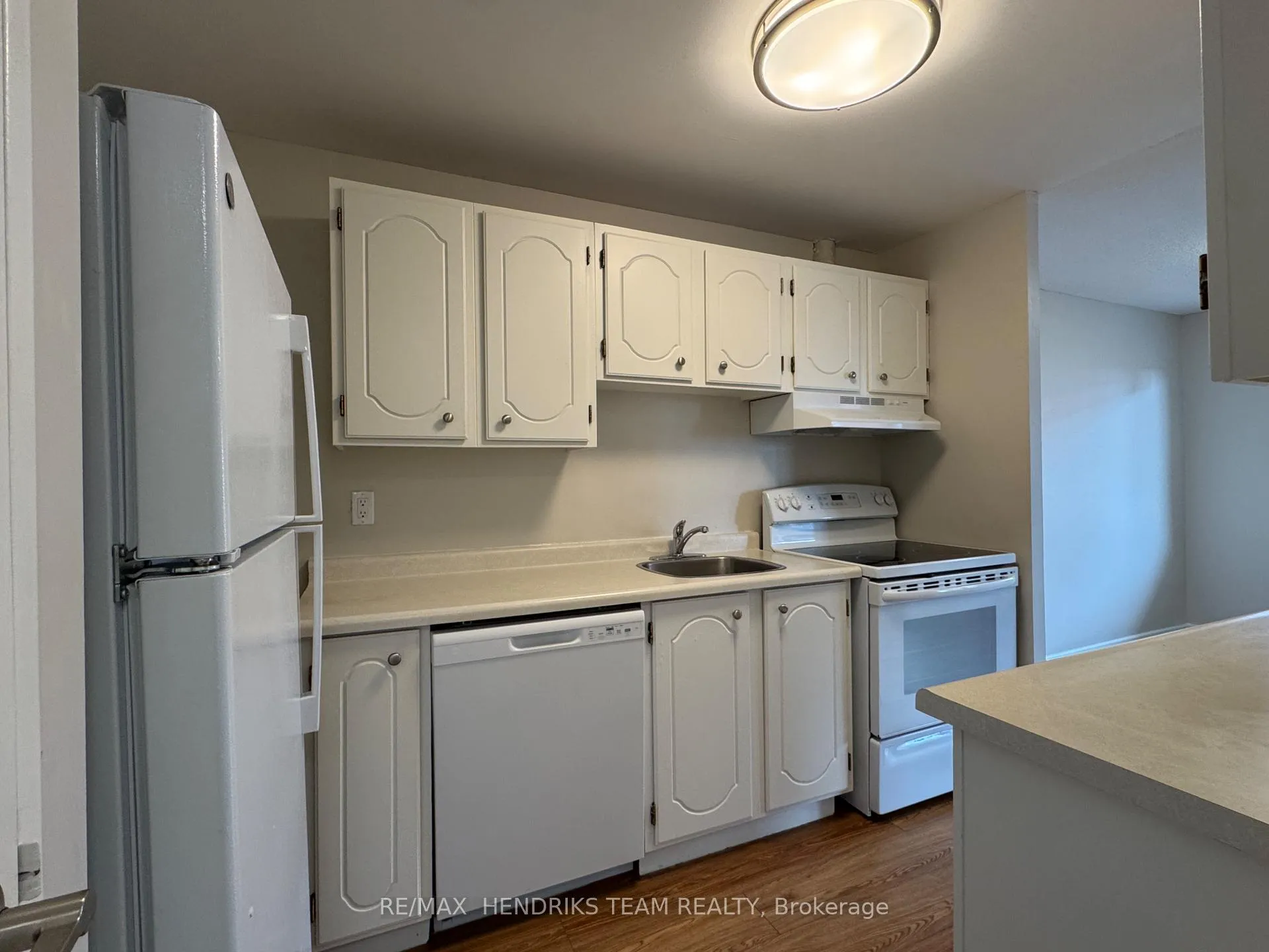 Photo 2 of Unit 705, 610 Lake Street, St. Catharines, Lakeport — HOMEH