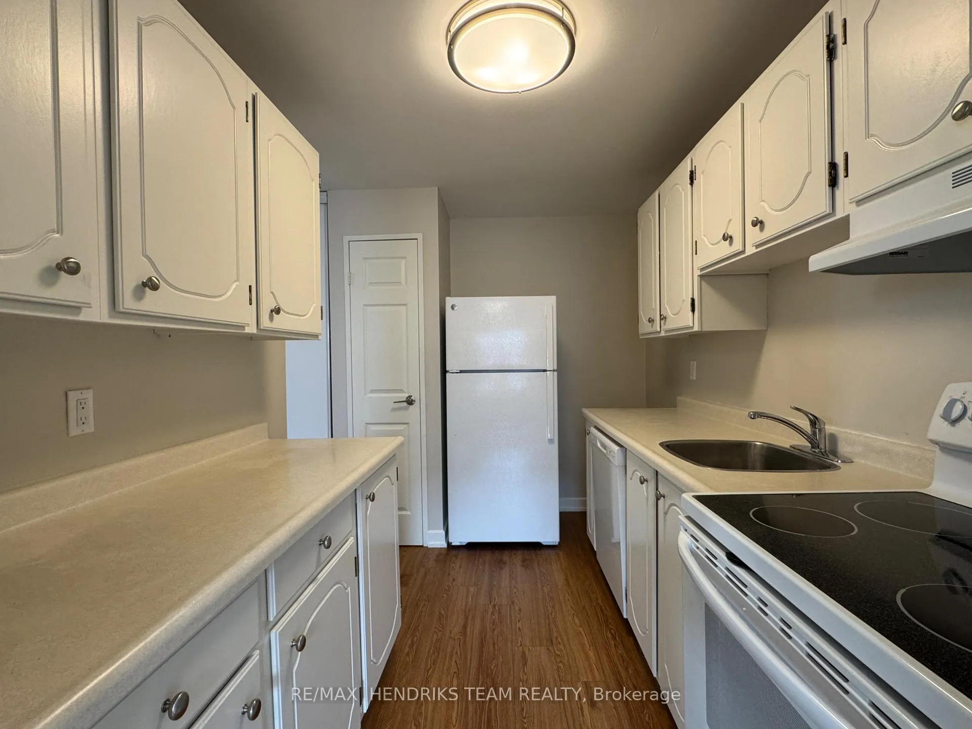 Photo 3 of Unit 705, 610 Lake Street, St. Catharines, Lakeport — HOMEH