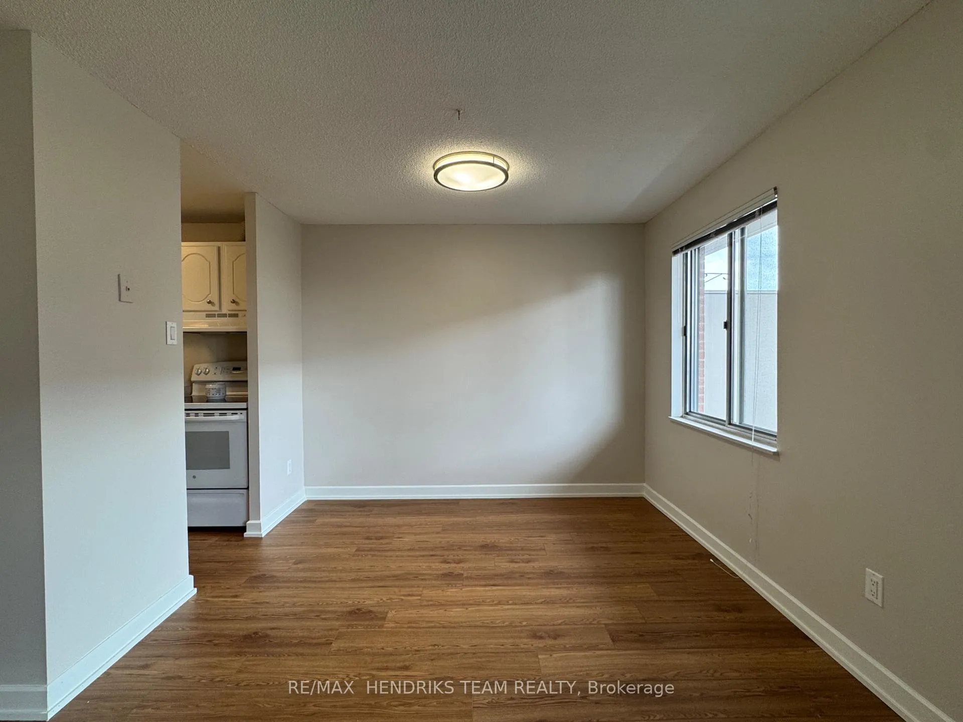 Photo 4 of Unit 705, 610 Lake Street, St. Catharines, Lakeport — HOMEH
