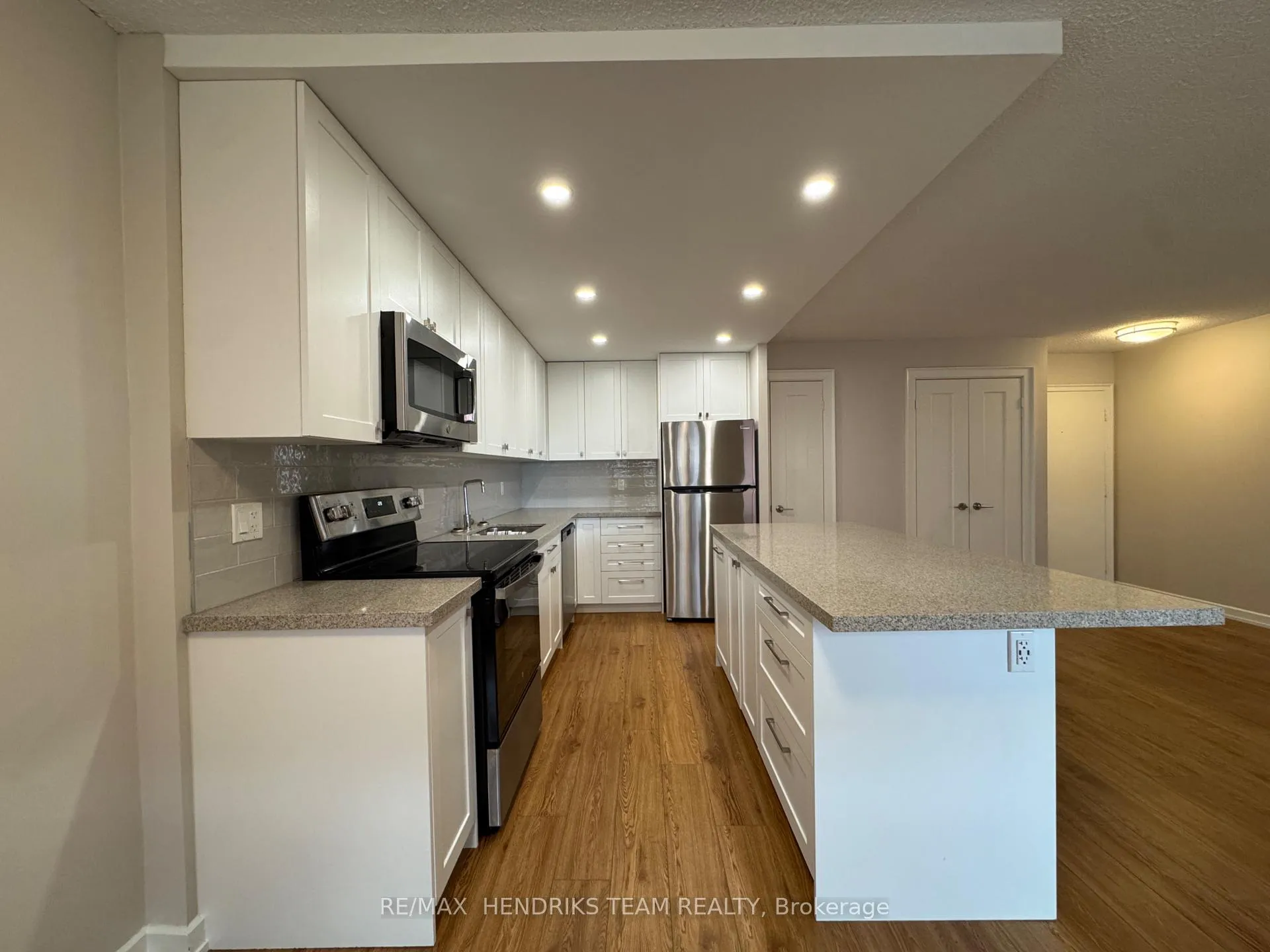 Photo 3 of Unit 507, 610 Lake Street, St. Catharines, Lakeport — HOMEH