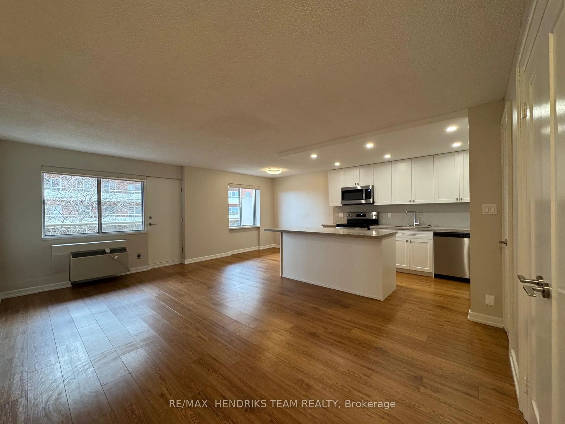 Photo 7 of Unit 507, 610 Lake Street, St. Catharines, Lakeport — HOMEH