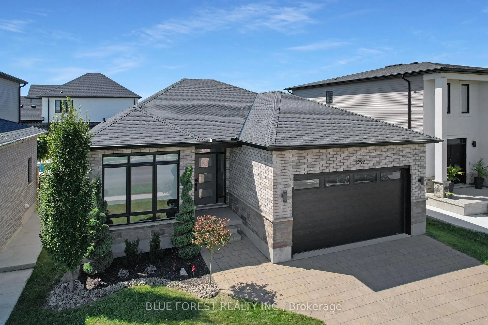 Photo 4 of 3297 Regiment Road, London, South V — HOMEH
