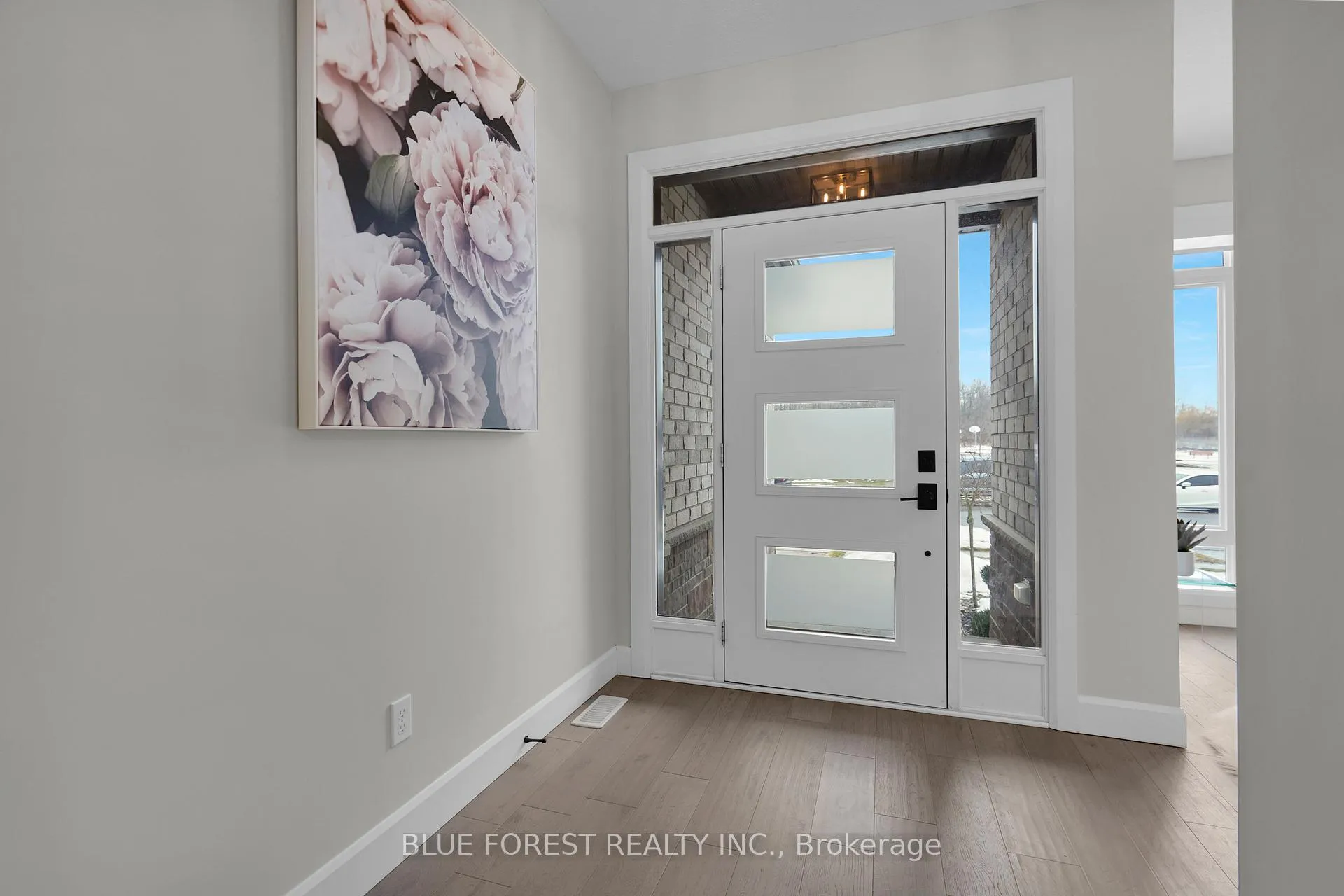 Photo 6 of 3297 Regiment Road, London, South V — HOMEH