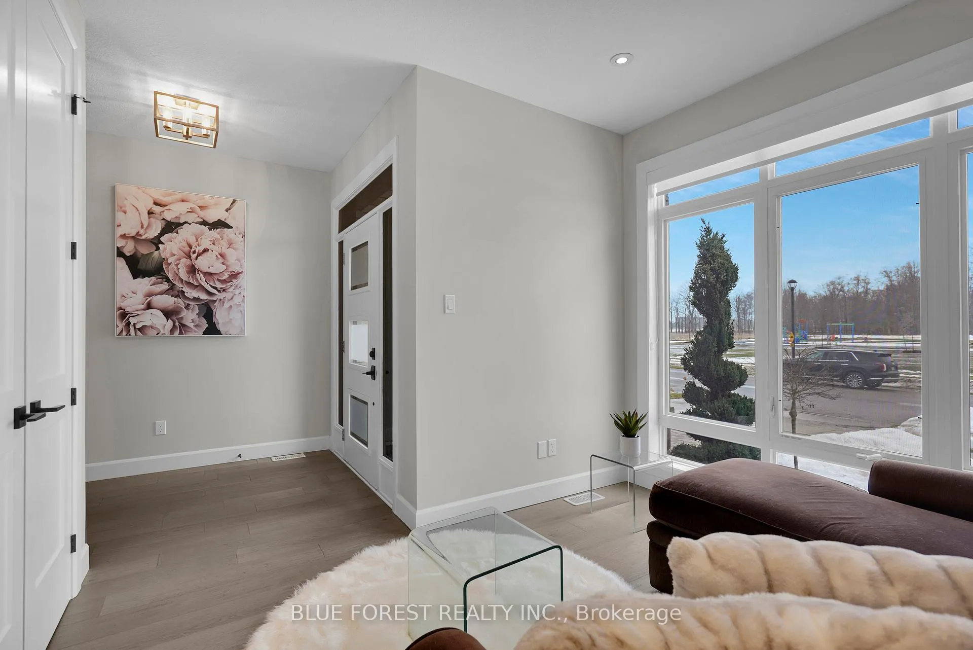 Photo 9 of 3297 Regiment Road, London, South V — HOMEH